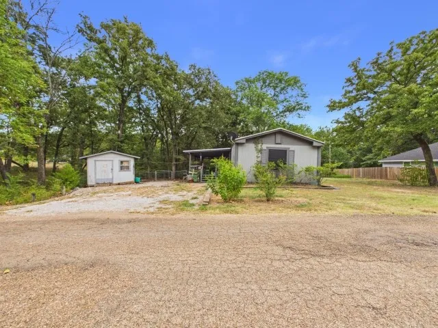Mobile Home For Sale in Henderson County , 119 Blackfoot Drive, Mabank, Texas 75156, 3 Bedroom, 2 Bathroom, Garage spaces, 1,368 Sqft, built in 1995, mls#21377235, Real Estate Agent in Mabank, Homes For Sale in Henderson county, Homes For Sale in Mabank, Realtor in Mabank Texas, Real Estate Brokerage Independent Realty Texas, Luminita Cordes Realtor