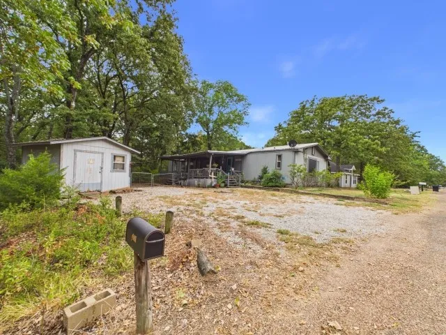 Mobile Home For Sale in Henderson County , 119 Blackfoot Drive, Mabank, Texas 75156, 3 Bedroom, 2 Bathroom, Garage spaces, 1,368 Sqft, built in 1995, mls#21377235, Real Estate Agent in Mabank, Homes For Sale in Henderson county, Homes For Sale in Mabank, Realtor in Mabank Texas, Real Estate Brokerage Independent Realty Texas, Luminita Cordes Realtor