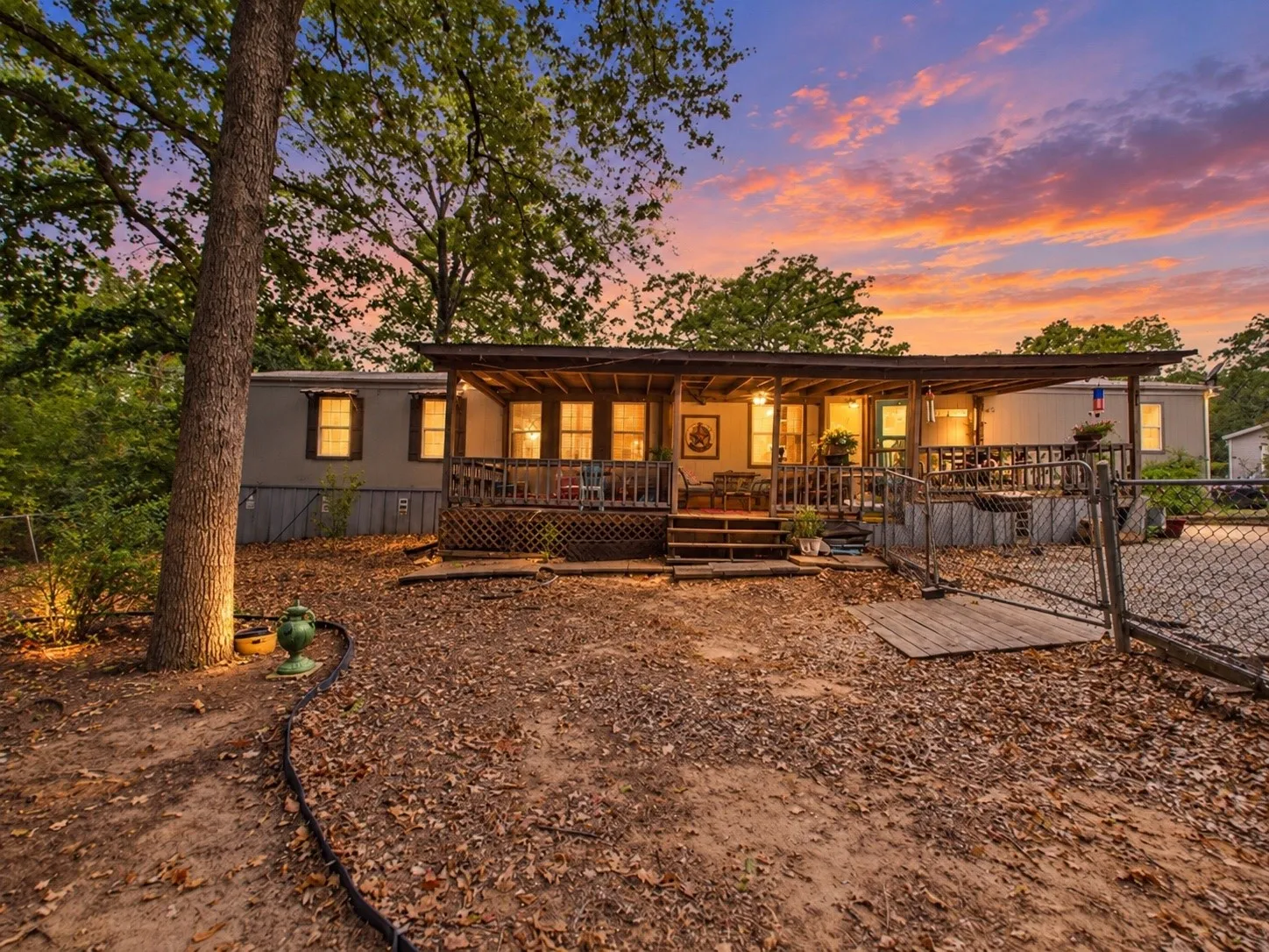 Mobile Home For Sale in Henderson County , 119 Blackfoot Drive, Mabank, Texas 75156, 3 Bedroom, 2 Bathroom, Garage spaces, 1,368 Sqft, built in 1995, mls#21377235, Real Estate Agent in Mabank, Homes For Sale in Henderson county, Homes For Sale in Mabank, Realtor in Mabank Texas, Real Estate Brokerage Independent Realty Texas, Luminita Cordes Realtor