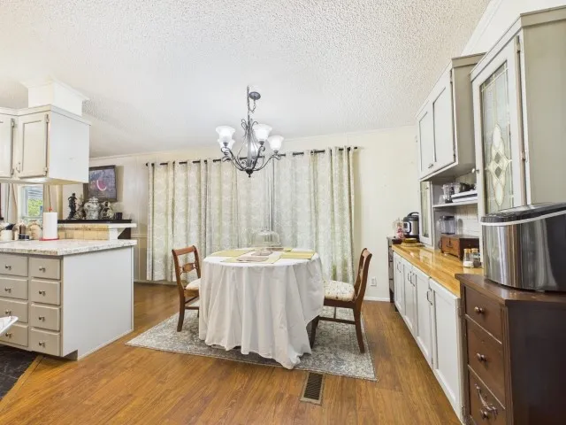 Mobile Home For Sale in Henderson County , 119 Blackfoot Drive, Mabank, Texas 75156, 3 Bedroom, 2 Bathroom, Garage spaces, 1,368 Sqft, built in 1995, mls#21377235, Real Estate Agent in Mabank, Homes For Sale in Henderson county, Homes For Sale in Mabank, Realtor in Mabank Texas, Real Estate Brokerage Independent Realty Texas, Luminita Cordes Realtor