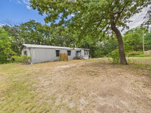Mobile Home For Sale in Henderson County , 119 Blackfoot Drive, Mabank, Texas 75156, 3 Bedroom, 2 Bathroom, Garage spaces, 1,368 Sqft, built in 1995, mls#21377235, Real Estate Agent in Mabank, Homes For Sale in Henderson county, Homes For Sale in Mabank, Realtor in Mabank Texas, Real Estate Brokerage Independent Realty Texas, Luminita Cordes Realtor