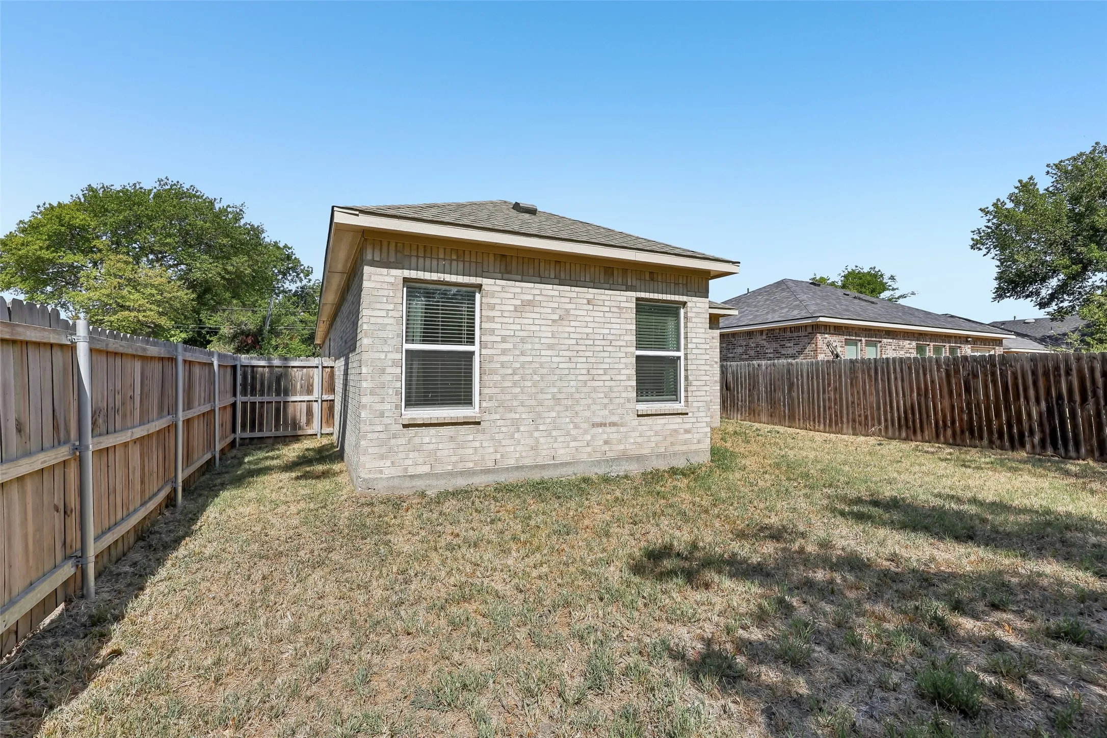 Single Family Residence For Sale in Kaufman County , 909 S Frances Street A, Terrell, Texas 75160, 3 Bedroom, 2 Bathroom, 1 Garage spaces, 1,542 Sqft, built in 2020, mls#21371762, Real Estate Agent in Terrell, Homes For Sale in Kaufman county, Homes For Sale in Terrell, Realtor in Terrell Texas, Real Estate Brokerage Independent Realty Texas, Luminita Cordes Realtor
