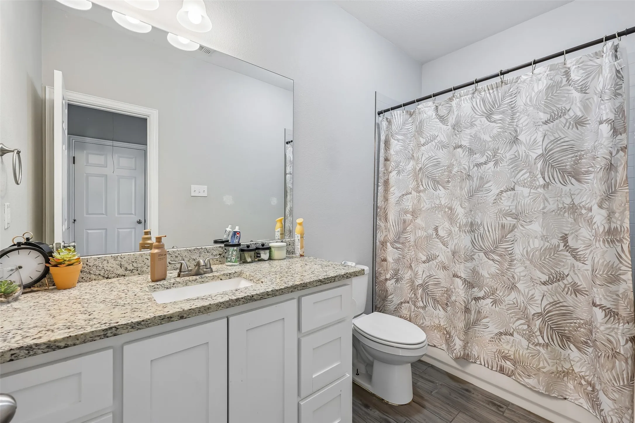 Single Family Residence For Sale in Kaufman County , 909 S Frances Street A, Terrell, Texas 75160, 3 Bedroom, 2 Bathroom, 1 Garage spaces, 1,542 Sqft, built in 2020, mls#21371762, Real Estate Agent in Terrell, Homes For Sale in Kaufman county, Homes For Sale in Terrell, Realtor in Terrell Texas, Real Estate Brokerage Independent Realty Texas, Luminita Cordes Realtor