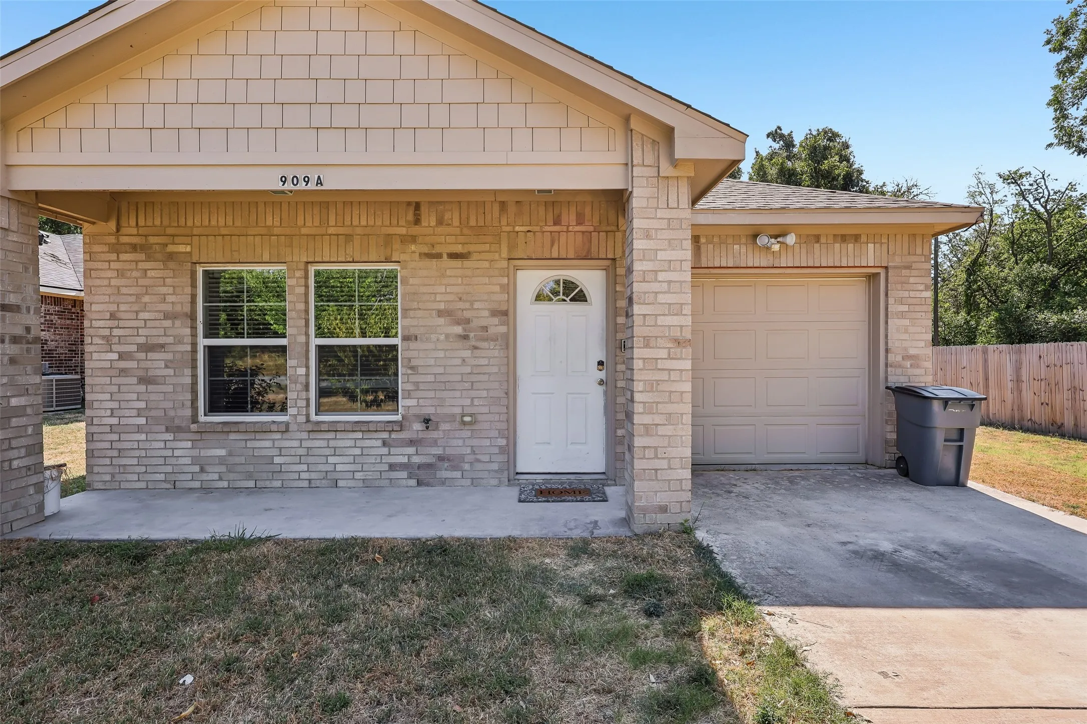 Single Family Residence For Sale in Kaufman County , 909 S Frances Street A, Terrell, Texas 75160, 3 Bedroom, 2 Bathroom, 1 Garage spaces, 1,542 Sqft, built in 2020, mls#21371762, Real Estate Agent in Terrell, Homes For Sale in Kaufman county, Homes For Sale in Terrell, Realtor in Terrell Texas, Real Estate Brokerage Independent Realty Texas, Luminita Cordes Realtor