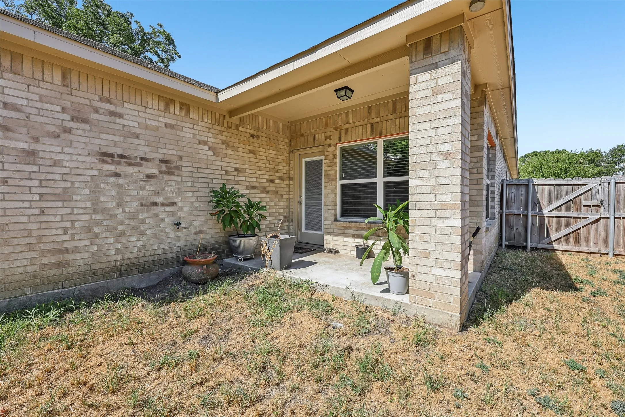 Single Family Residence For Sale in Kaufman County , 909 S Frances Street A, Terrell, Texas 75160, 3 Bedroom, 2 Bathroom, 1 Garage spaces, 1,542 Sqft, built in 2020, mls#21371762, Real Estate Agent in Terrell, Homes For Sale in Kaufman county, Homes For Sale in Terrell, Realtor in Terrell Texas, Real Estate Brokerage Independent Realty Texas, Luminita Cordes Realtor