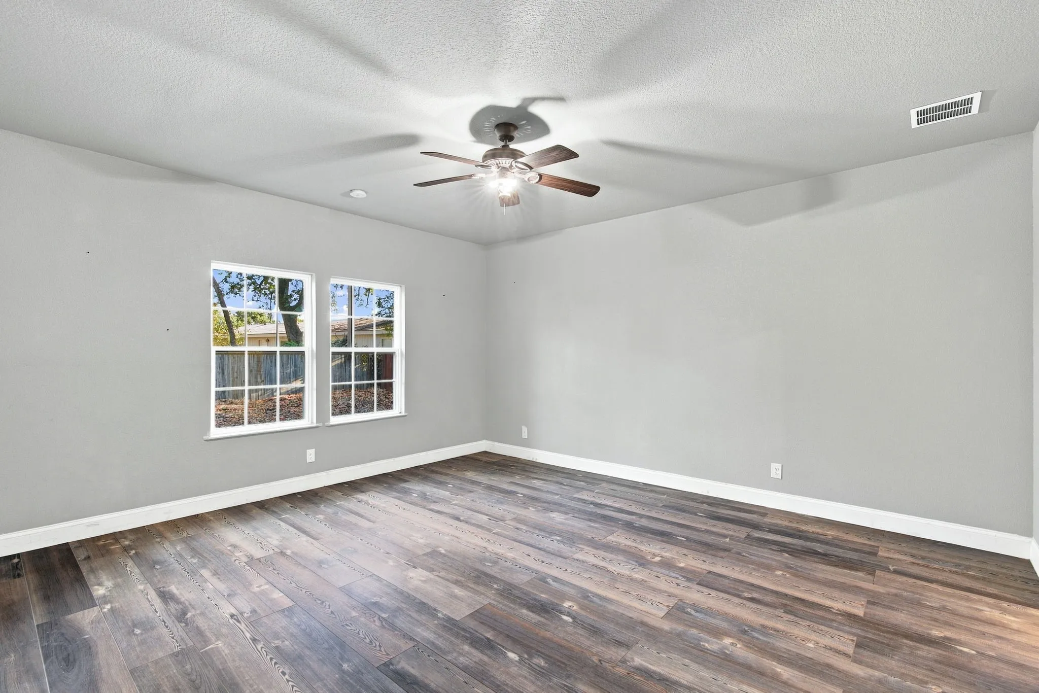 Single Family Residence For Rent in Tarrant County , 1837 Jennifer Court, Pelican Bay, Texas 76020, 4 Bedroom, 2 Bathroom, 2 Garage spaces, 1,803 Sqft, built in 2021, mls#21379644, Real Estate Agent in Pelican Bay, Homes For Rent in Tarrant county, Homes For Rent in Pelican Bay, Realtor in Pelican Bay Texas, Real Estate Brokerage Independent Realty Texas, Luminita Cordes Realtor
