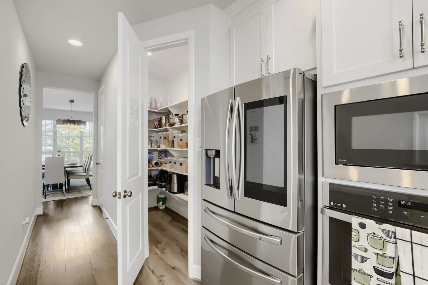 Single Family Residence For Sale in Kaufman County , 1211 Rushcroft Way, Forney, Texas 75126, 4 Bedroom, 4 Bathroom, 2 Garage spaces, 2,950 Sqft, built in 2021, mls#21379643, Real Estate Agent in Forney, Homes For Sale in Kaufman county, Homes For Sale in Forney, Realtor in Forney Texas, Real Estate Brokerage Independent Realty Texas, Luminita Cordes Realtor