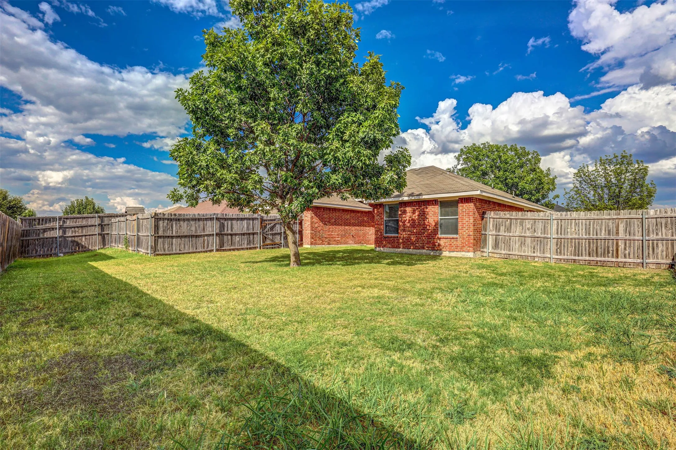 Single Family Residence For Sale in Dallas County , 1125 Rio Bravo Drive, De Soto, Texas 75115, 4 Bedroom, 2 Bathroom, 2 Garage spaces, 1,906 Sqft, built in 2004, mls#21374494, Real Estate Agent in De Soto, Homes For Sale in Dallas county, Homes For Sale in De Soto, Realtor in De Soto Texas, Real Estate Brokerage Independent Realty Texas, Luminita Cordes Realtor