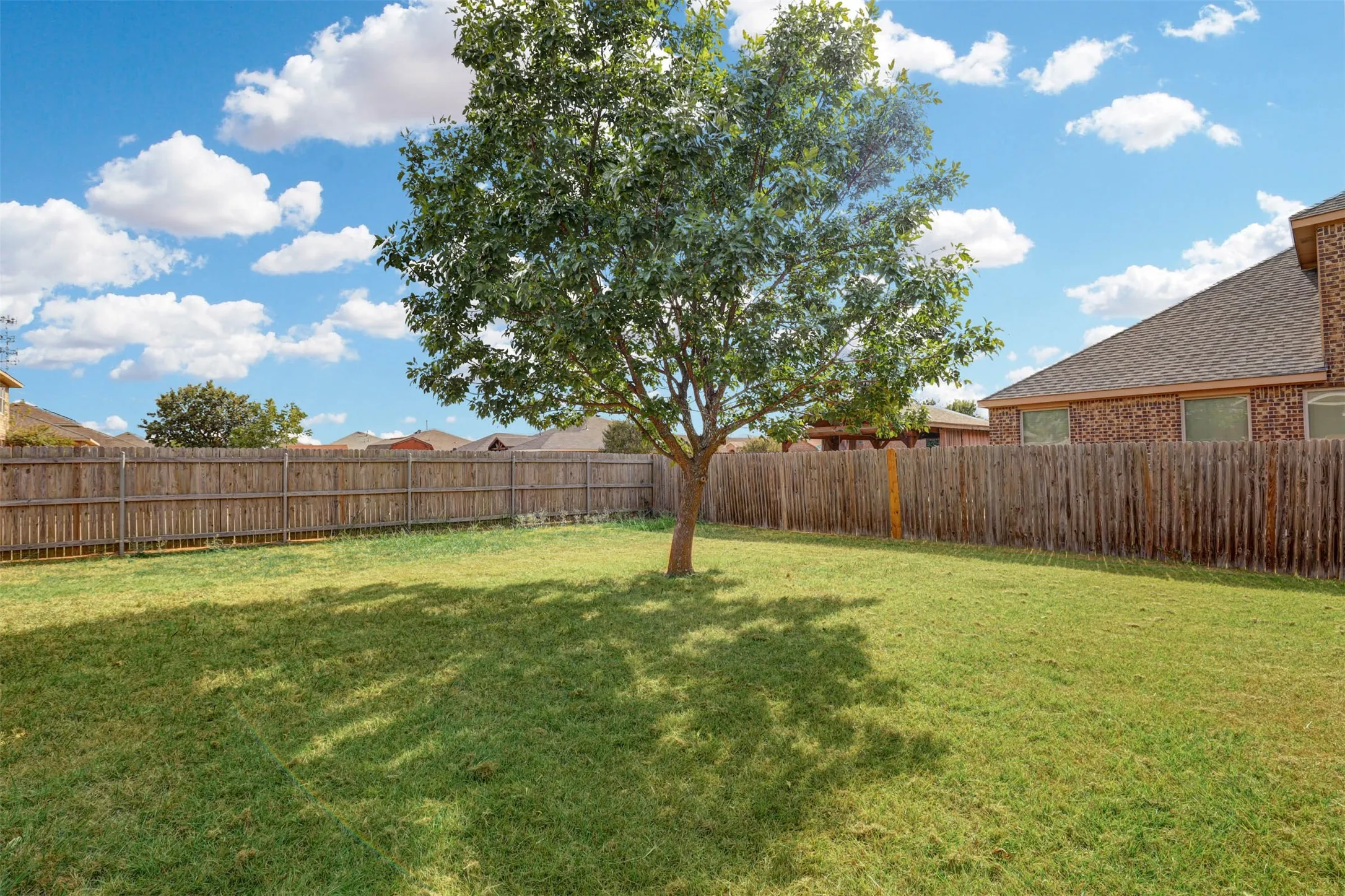 Single Family Residence For Sale in Dallas County , 1125 Rio Bravo Drive, De Soto, Texas 75115, 4 Bedroom, 2 Bathroom, 2 Garage spaces, 1,906 Sqft, built in 2004, mls#21374494, Real Estate Agent in De Soto, Homes For Sale in Dallas county, Homes For Sale in De Soto, Realtor in De Soto Texas, Real Estate Brokerage Independent Realty Texas, Luminita Cordes Realtor