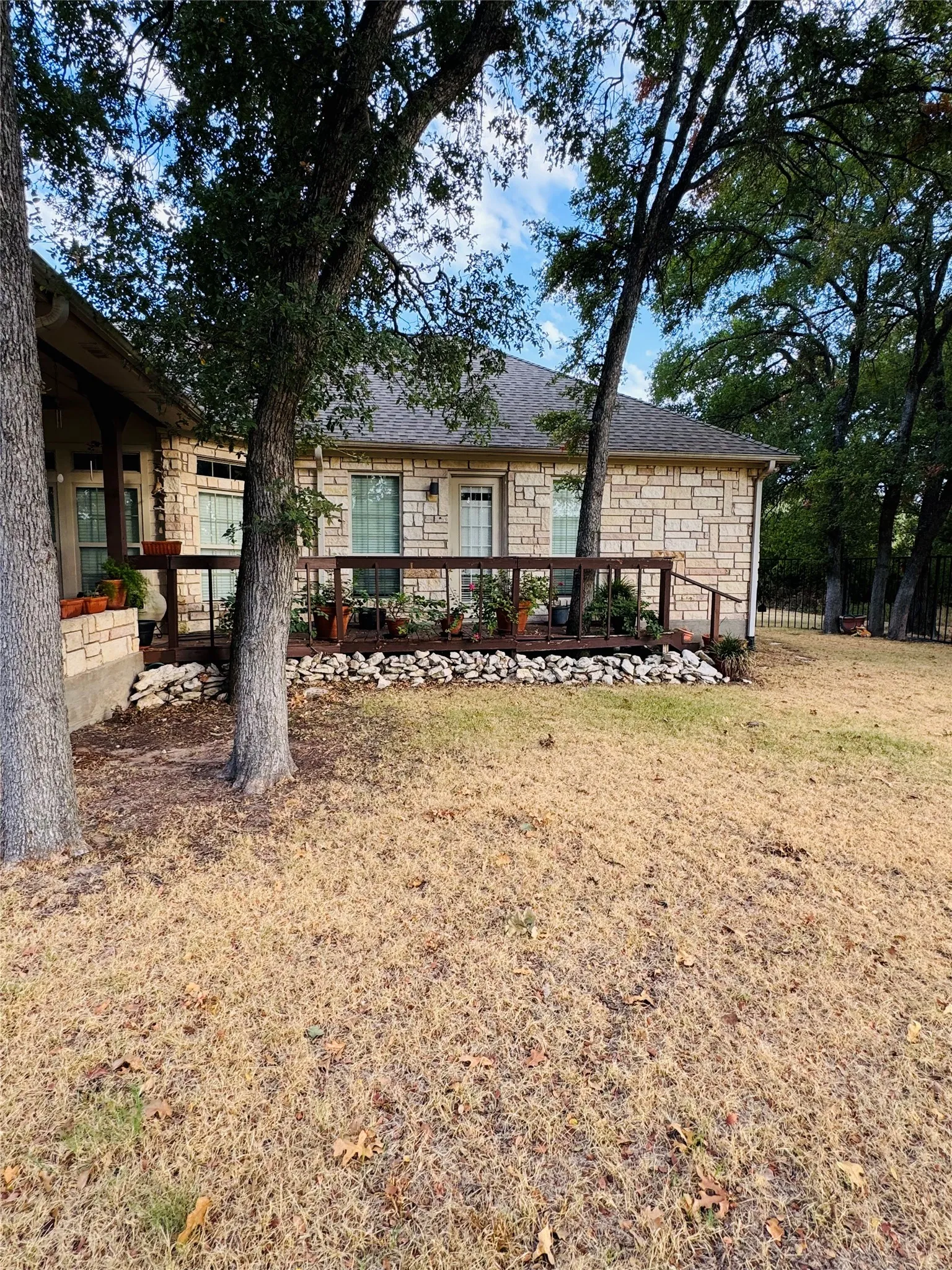 Single Family Residence For Sale in Hill County , 27135 Whispering Meadow Drive, Whitney, Texas 76692, 3 Bedroom, 4 Bathroom, 2 Garage spaces, 3,131 Sqft, built in 2004, mls#21376652, Real Estate Agent in Whitney, Homes For Sale in Hill county, Homes For Sale in Whitney, Realtor in Whitney Texas, Real Estate Brokerage Independent Realty Texas, Luminita Cordes Realtor