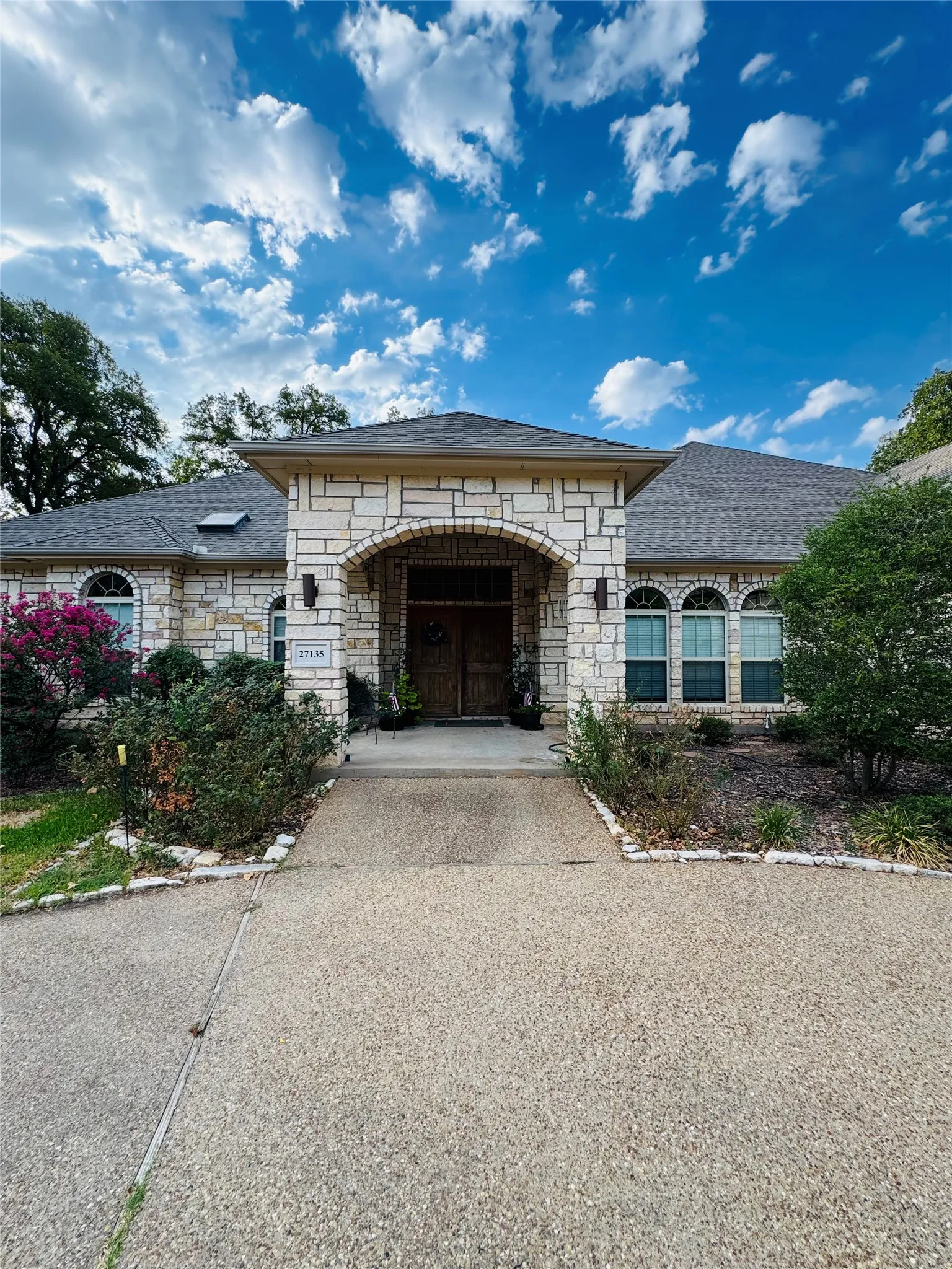 Single Family Residence For Sale in Hill County , 27135 Whispering Meadow Drive, Whitney, Texas 76692, 3 Bedroom, 4 Bathroom, 2 Garage spaces, 3,131 Sqft, built in 2004, mls#21376652, Real Estate Agent in Whitney, Homes For Sale in Hill county, Homes For Sale in Whitney, Realtor in Whitney Texas, Real Estate Brokerage Independent Realty Texas, Luminita Cordes Realtor