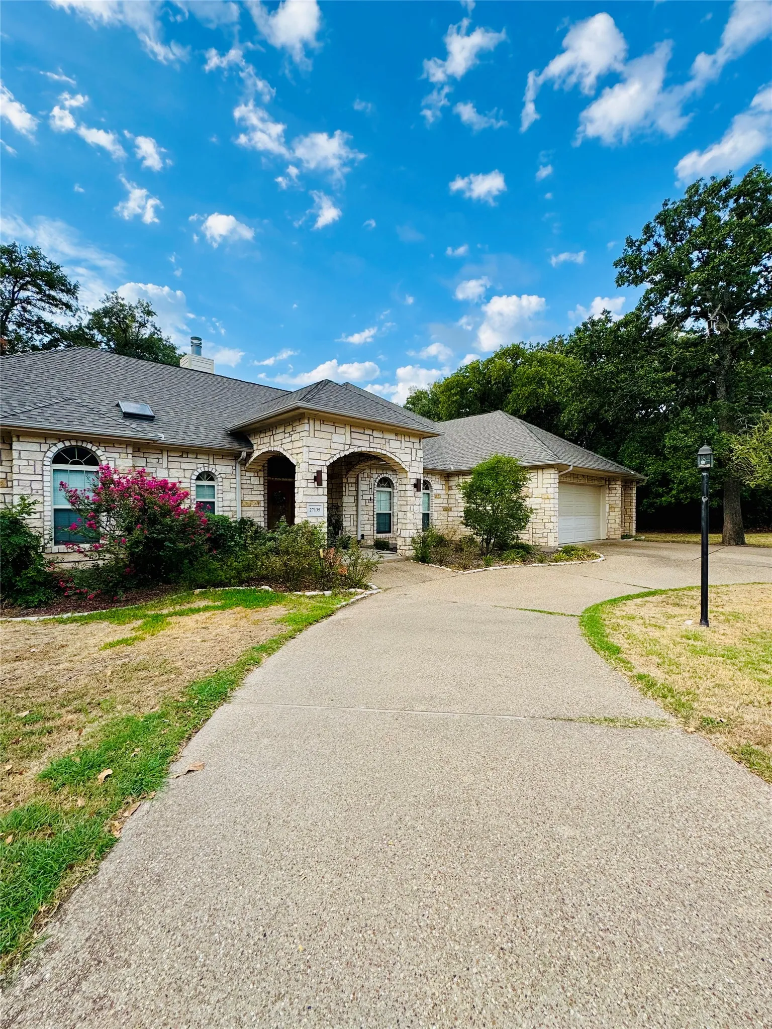 Single Family Residence For Sale in Hill County , 27135 Whispering Meadow Drive, Whitney, Texas 76692, 3 Bedroom, 4 Bathroom, 2 Garage spaces, 3,131 Sqft, built in 2004, mls#21376652, Real Estate Agent in Whitney, Homes For Sale in Hill county, Homes For Sale in Whitney, Realtor in Whitney Texas, Real Estate Brokerage Independent Realty Texas, Luminita Cordes Realtor