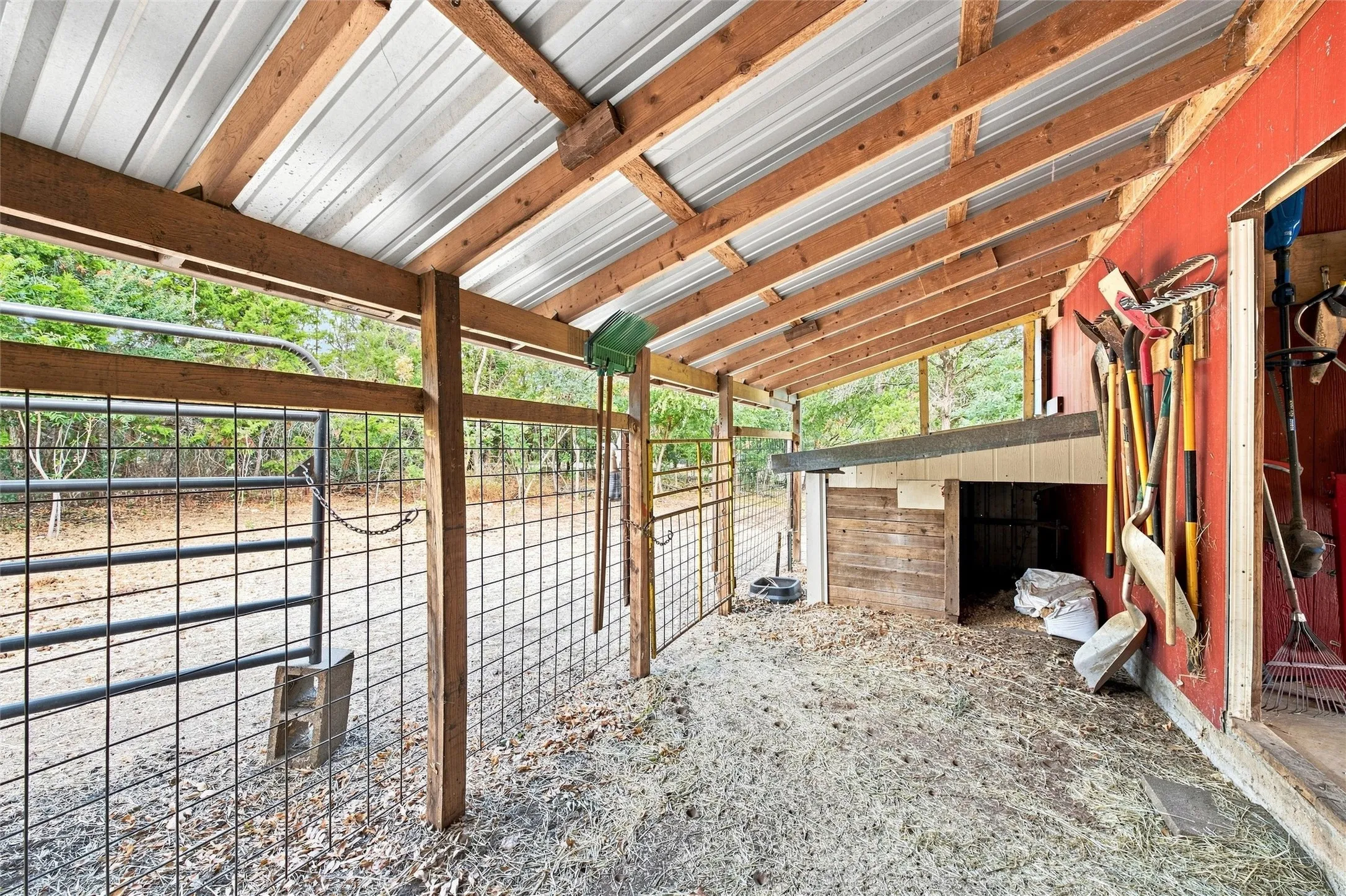 Single Family Residence For Sale in Mc Lennan County , 600 Cedar Canyon Road, Crawford, Texas 76638, 3 Bedroom, 2 Bathroom, Garage spaces, 2,318 Sqft, built in 2002, mls#21378909, Real Estate Agent in Crawford, Homes For Sale in Mc Lennan county, Homes For Sale in Crawford, Realtor in Crawford Texas, Real Estate Brokerage Independent Realty Texas, Luminita Cordes Realtor