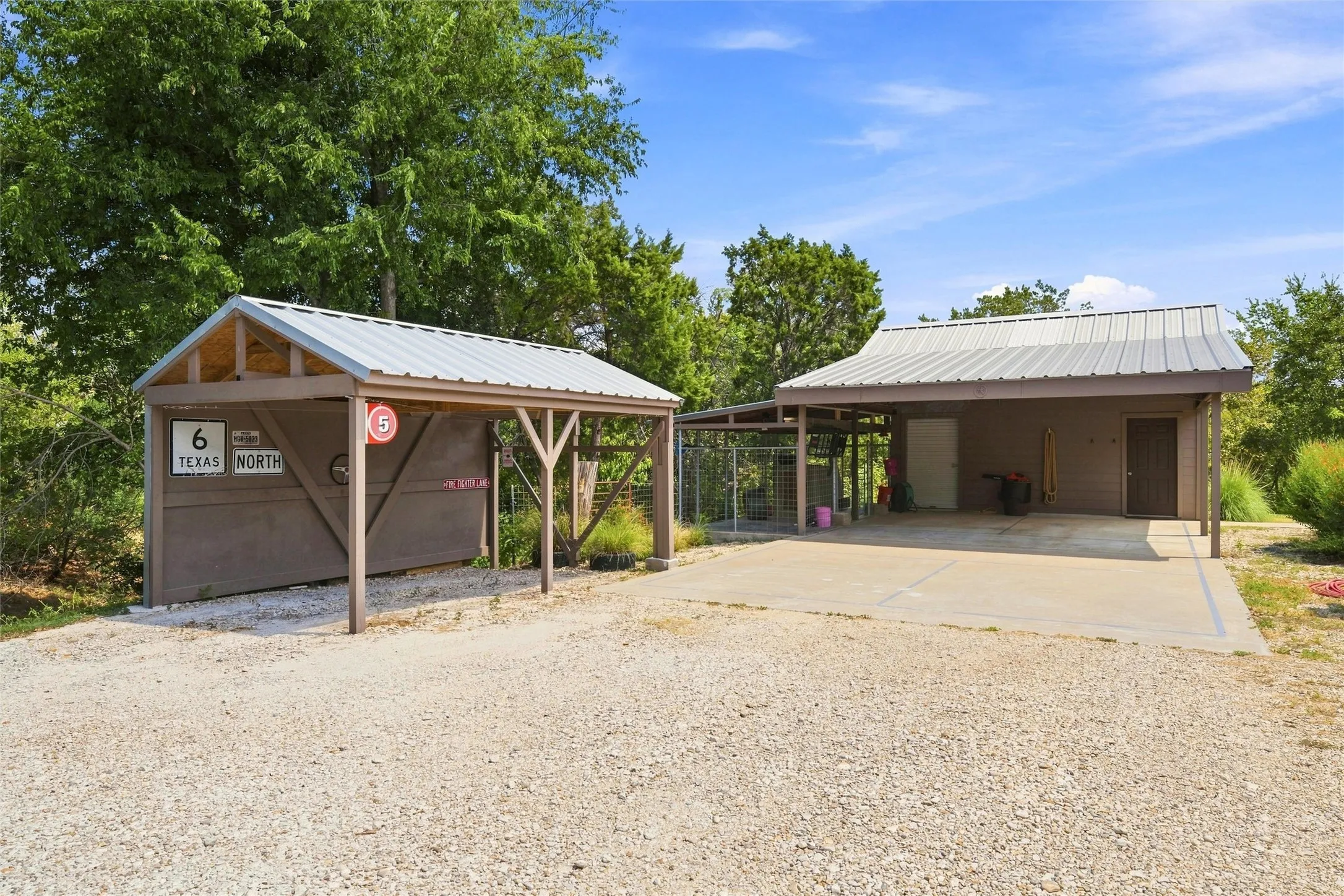 Single Family Residence For Sale in Mc Lennan County , 600 Cedar Canyon Road, Crawford, Texas 76638, 3 Bedroom, 2 Bathroom, Garage spaces, 2,318 Sqft, built in 2002, mls#21378909, Real Estate Agent in Crawford, Homes For Sale in Mc Lennan county, Homes For Sale in Crawford, Realtor in Crawford Texas, Real Estate Brokerage Independent Realty Texas, Luminita Cordes Realtor
