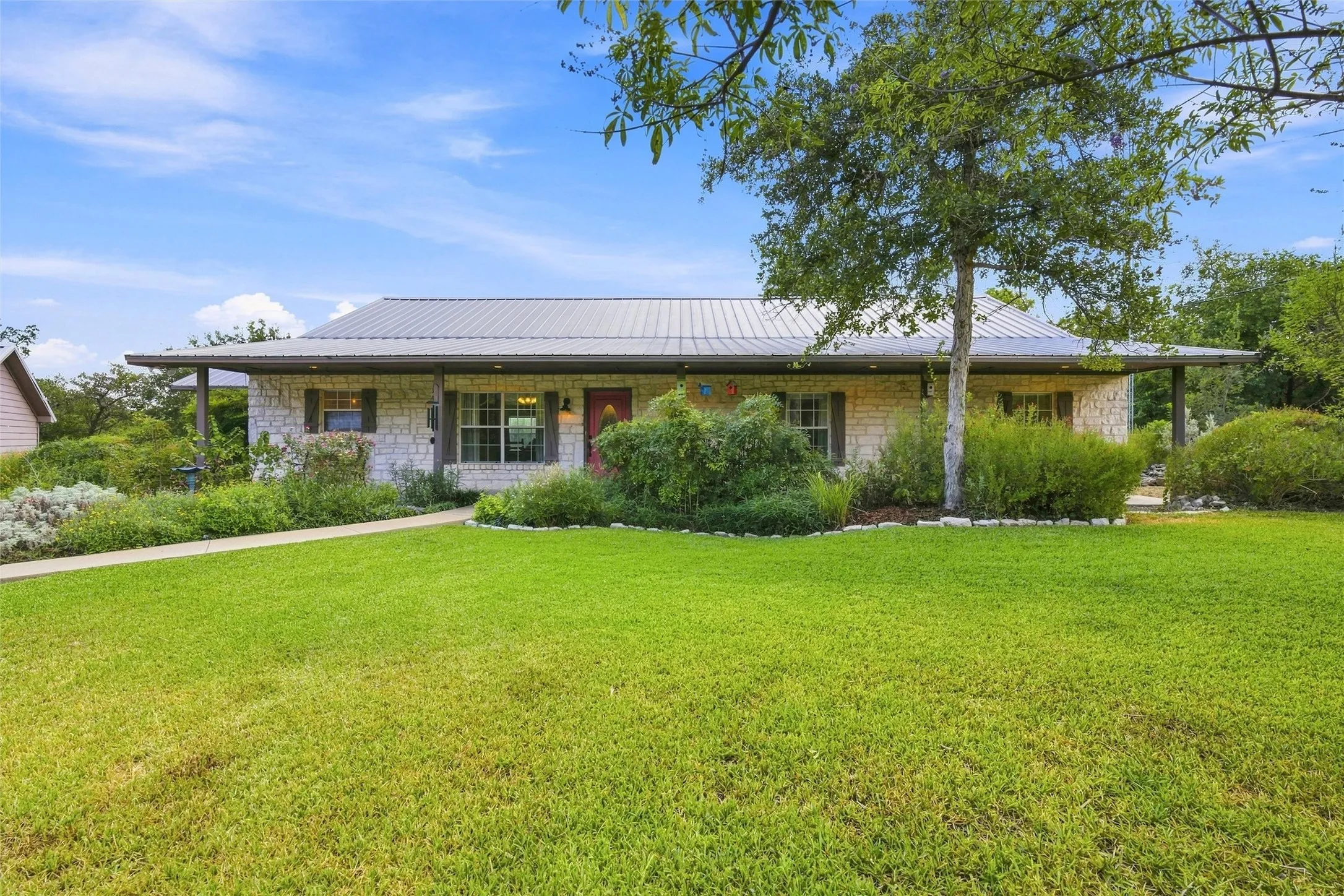 Single Family Residence For Sale in Mc Lennan County , 600 Cedar Canyon Road, Crawford, Texas 76638, 3 Bedroom, 2 Bathroom, Garage spaces, 2,318 Sqft, built in 2002, mls#21378909, Real Estate Agent in Crawford, Homes For Sale in Mc Lennan county, Homes For Sale in Crawford, Realtor in Crawford Texas, Real Estate Brokerage Independent Realty Texas, Luminita Cordes Realtor