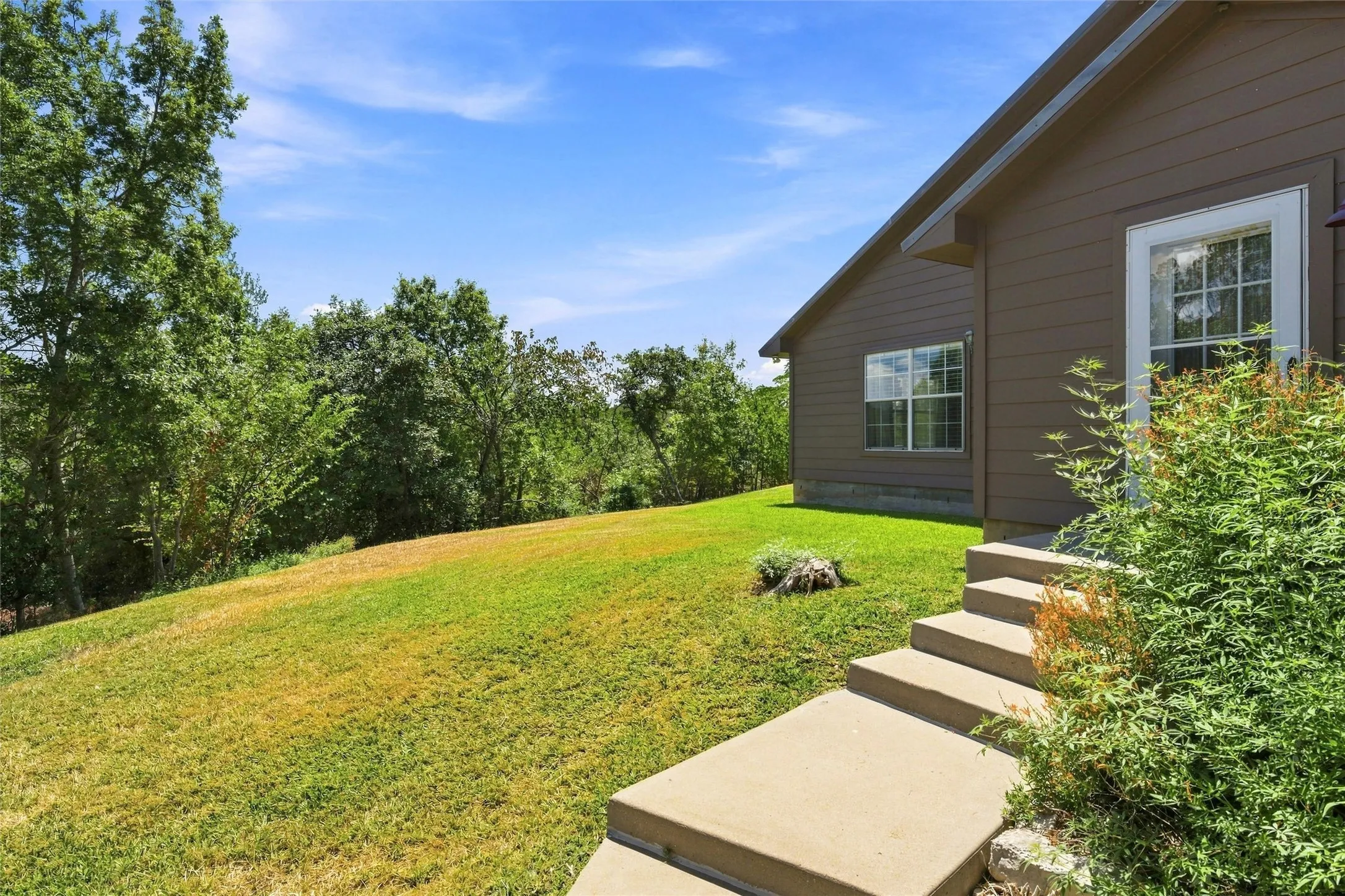 Single Family Residence For Sale in Mc Lennan County , 600 Cedar Canyon Road, Crawford, Texas 76638, 3 Bedroom, 2 Bathroom, Garage spaces, 2,318 Sqft, built in 2002, mls#21378909, Real Estate Agent in Crawford, Homes For Sale in Mc Lennan county, Homes For Sale in Crawford, Realtor in Crawford Texas, Real Estate Brokerage Independent Realty Texas, Luminita Cordes Realtor