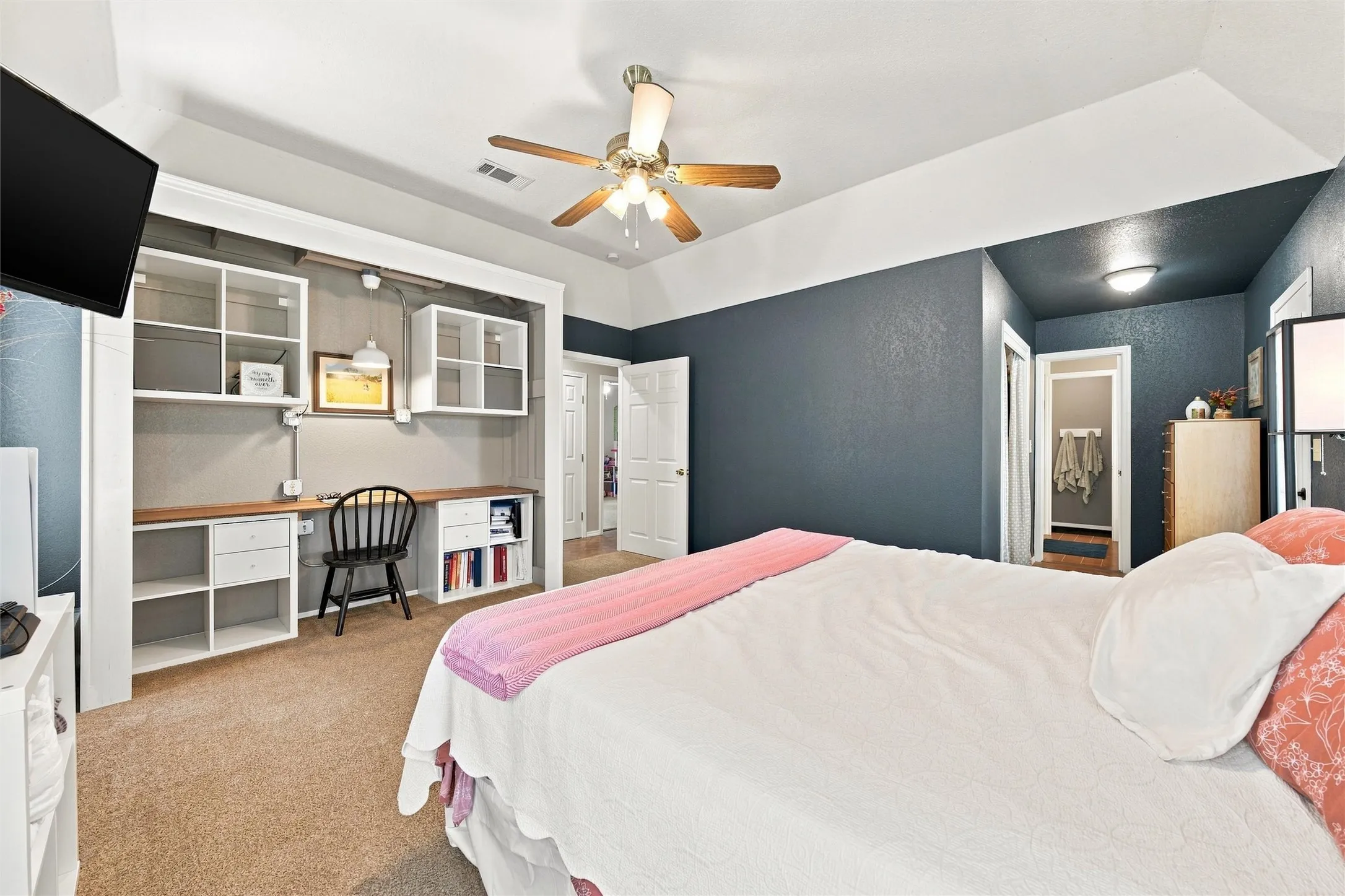 Single Family Residence For Sale in Mc Lennan County , 600 Cedar Canyon Road, Crawford, Texas 76638, 3 Bedroom, 2 Bathroom, Garage spaces, 2,318 Sqft, built in 2002, mls#21378909, Real Estate Agent in Crawford, Homes For Sale in Mc Lennan county, Homes For Sale in Crawford, Realtor in Crawford Texas, Real Estate Brokerage Independent Realty Texas, Luminita Cordes Realtor