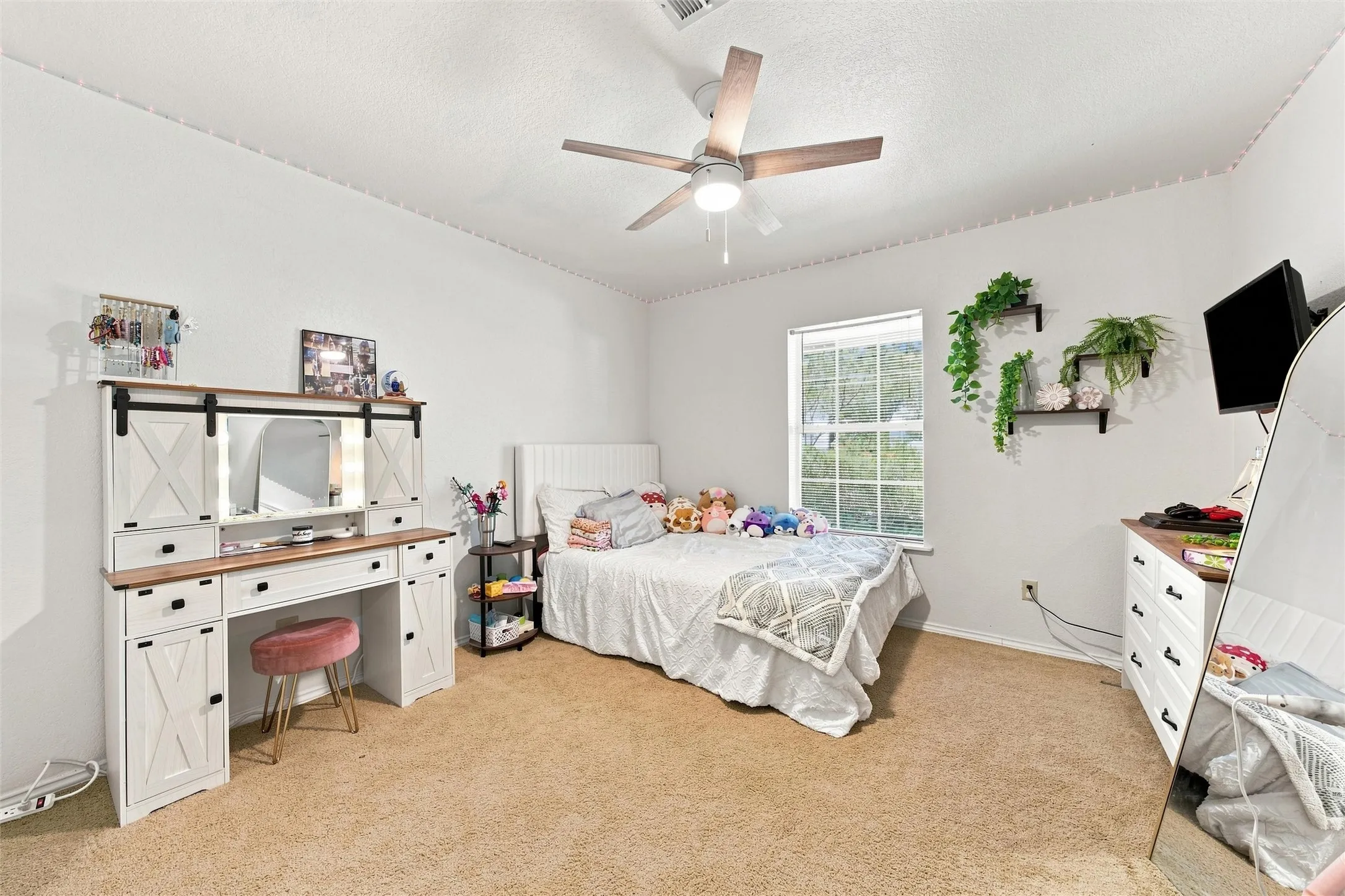 Single Family Residence For Sale in Mc Lennan County , 600 Cedar Canyon Road, Crawford, Texas 76638, 3 Bedroom, 2 Bathroom, Garage spaces, 2,318 Sqft, built in 2002, mls#21378909, Real Estate Agent in Crawford, Homes For Sale in Mc Lennan county, Homes For Sale in Crawford, Realtor in Crawford Texas, Real Estate Brokerage Independent Realty Texas, Luminita Cordes Realtor