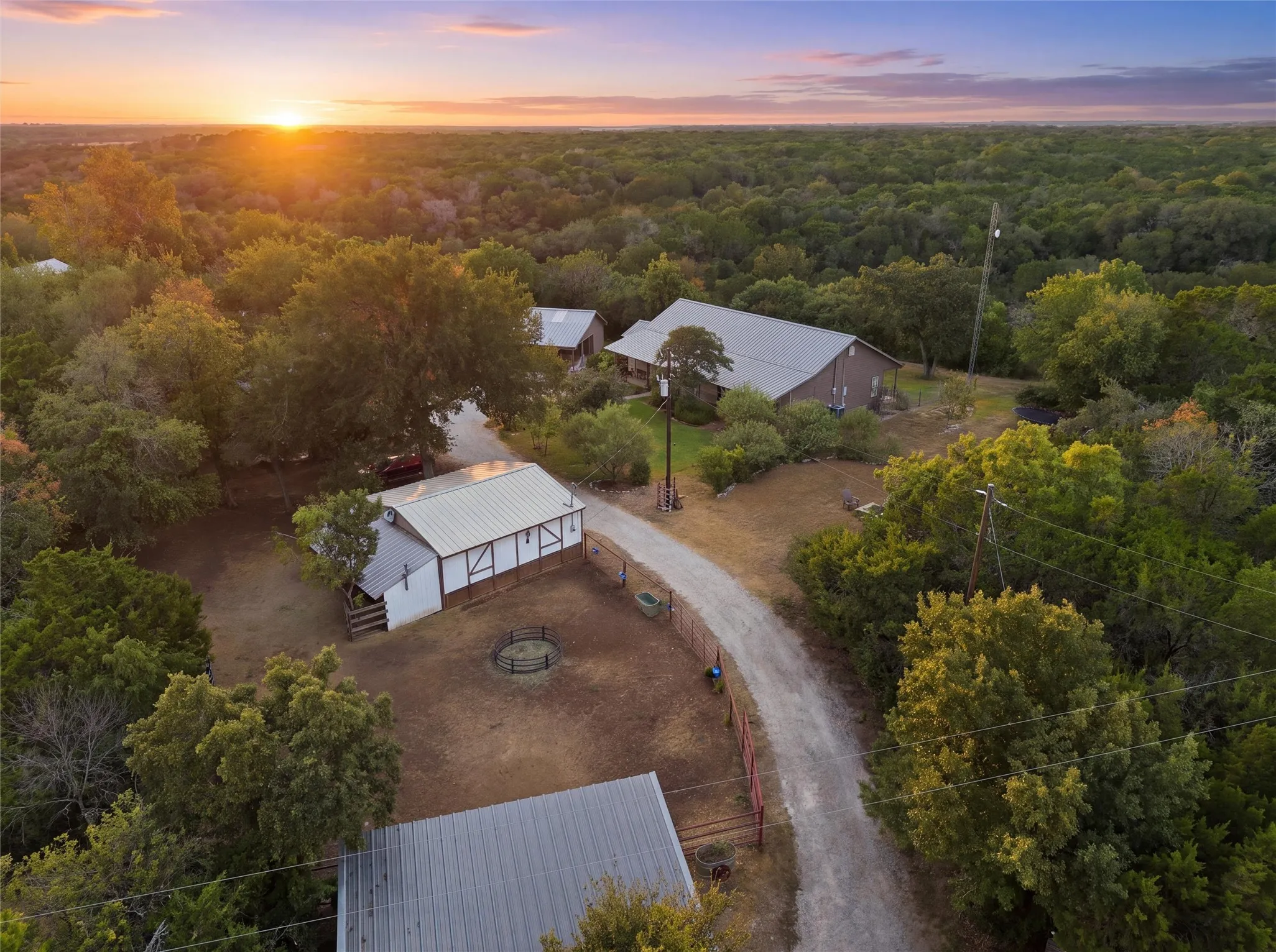 Single Family Residence For Sale in Mc Lennan County , 600 Cedar Canyon Road, Crawford, Texas 76638, 3 Bedroom, 2 Bathroom, Garage spaces, 2,318 Sqft, built in 2002, mls#21378909, Real Estate Agent in Crawford, Homes For Sale in Mc Lennan county, Homes For Sale in Crawford, Realtor in Crawford Texas, Real Estate Brokerage Independent Realty Texas, Luminita Cordes Realtor