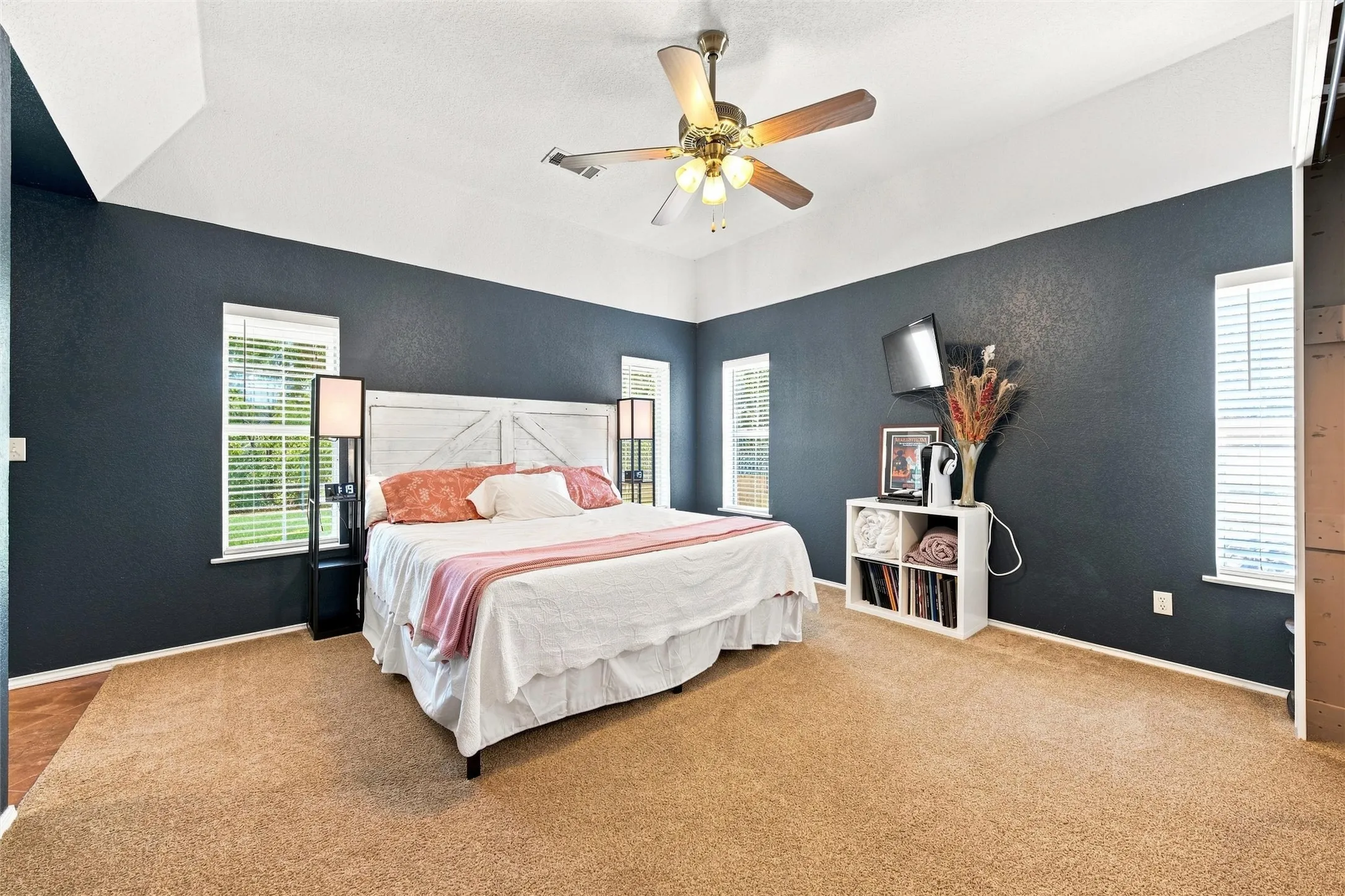 Single Family Residence For Sale in Mc Lennan County , 600 Cedar Canyon Road, Crawford, Texas 76638, 3 Bedroom, 2 Bathroom, Garage spaces, 2,318 Sqft, built in 2002, mls#21378909, Real Estate Agent in Crawford, Homes For Sale in Mc Lennan county, Homes For Sale in Crawford, Realtor in Crawford Texas, Real Estate Brokerage Independent Realty Texas, Luminita Cordes Realtor