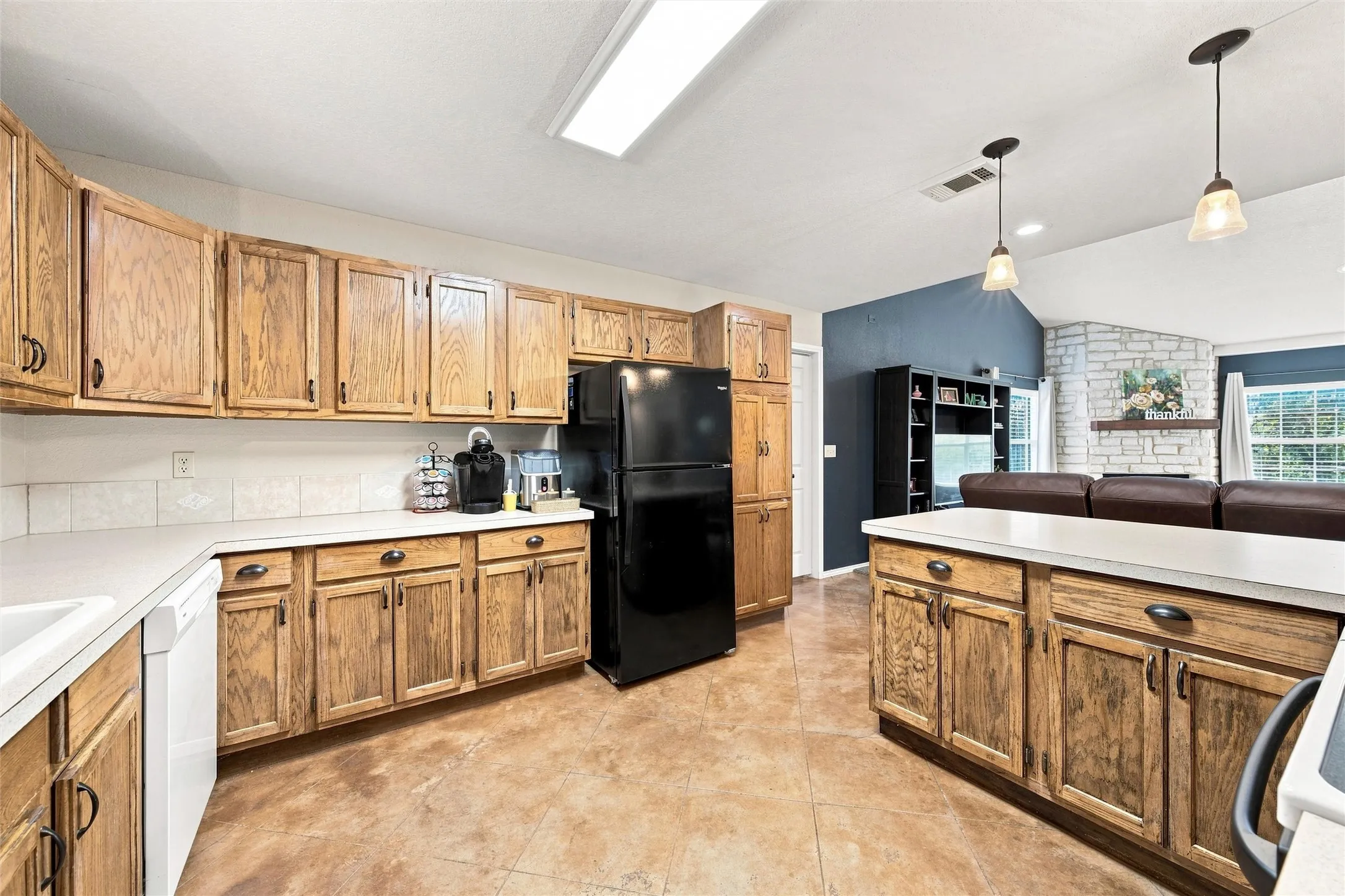 Single Family Residence For Sale in Mc Lennan County , 600 Cedar Canyon Road, Crawford, Texas 76638, 3 Bedroom, 2 Bathroom, Garage spaces, 2,318 Sqft, built in 2002, mls#21378909, Real Estate Agent in Crawford, Homes For Sale in Mc Lennan county, Homes For Sale in Crawford, Realtor in Crawford Texas, Real Estate Brokerage Independent Realty Texas, Luminita Cordes Realtor