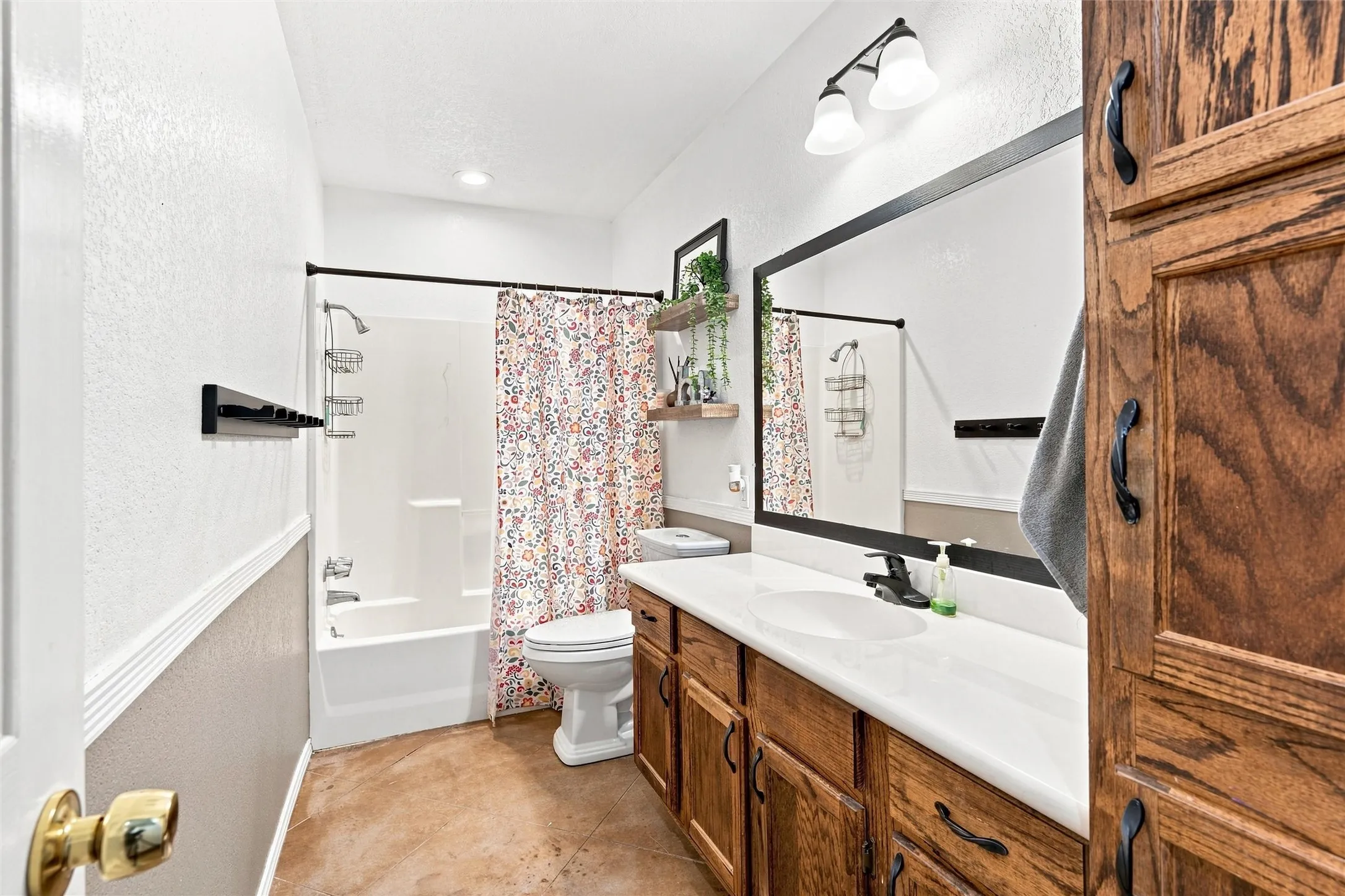 Single Family Residence For Sale in Mc Lennan County , 600 Cedar Canyon Road, Crawford, Texas 76638, 3 Bedroom, 2 Bathroom, Garage spaces, 2,318 Sqft, built in 2002, mls#21378909, Real Estate Agent in Crawford, Homes For Sale in Mc Lennan county, Homes For Sale in Crawford, Realtor in Crawford Texas, Real Estate Brokerage Independent Realty Texas, Luminita Cordes Realtor