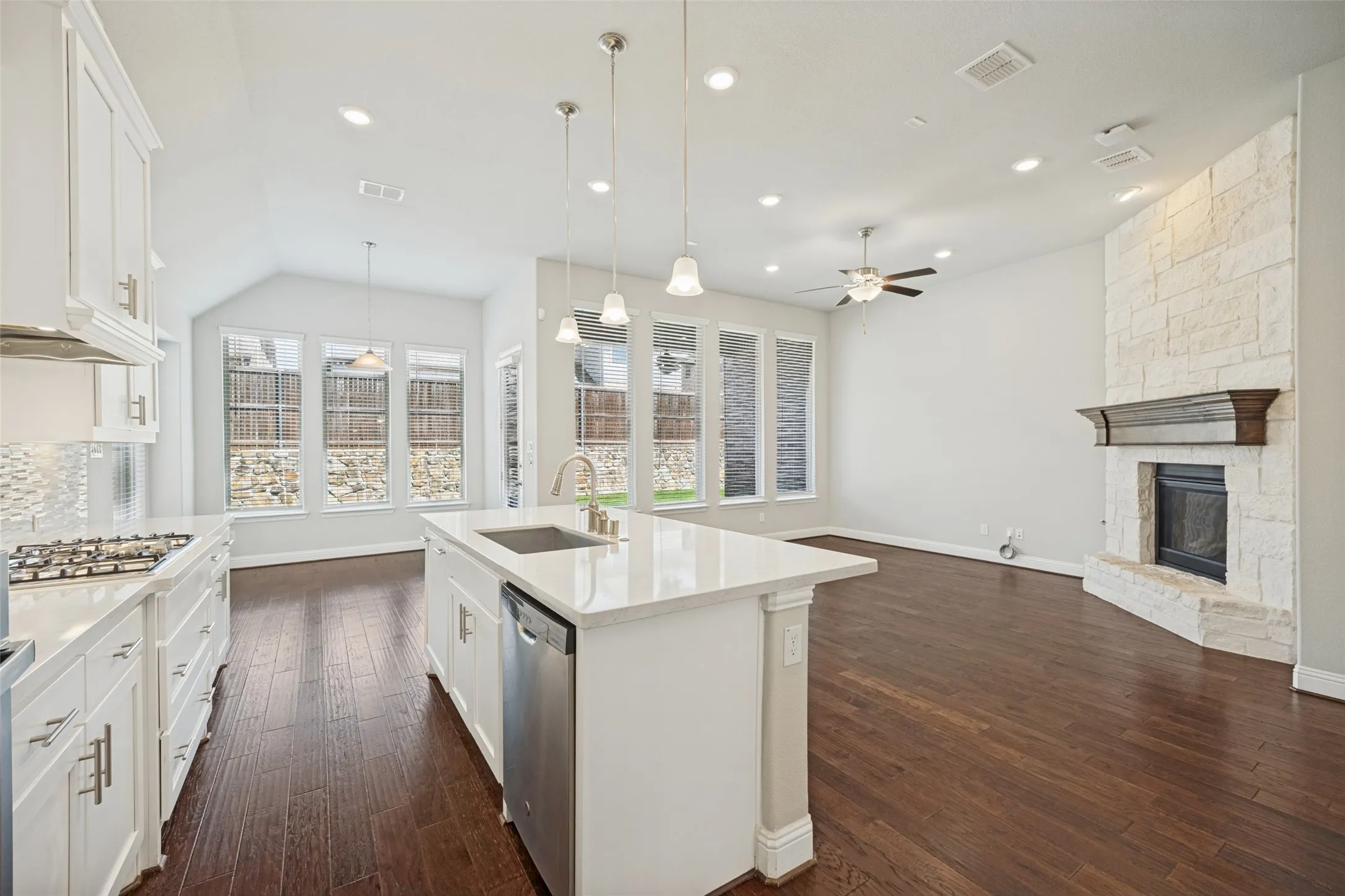 Single Family Residence For Sale in Collin County , 8241 Blumelia Drive, Dallas, Texas 75252, 4 Bedroom, 3 Bathroom, 2 Garage spaces, 2,178 Sqft, built in 2019, mls#21376548, Real Estate Agent in Dallas, Homes For Sale in Collin county, Homes For Sale in Dallas, Realtor in Dallas Texas, Real Estate Brokerage Independent Realty Texas, Luminita Cordes Realtor