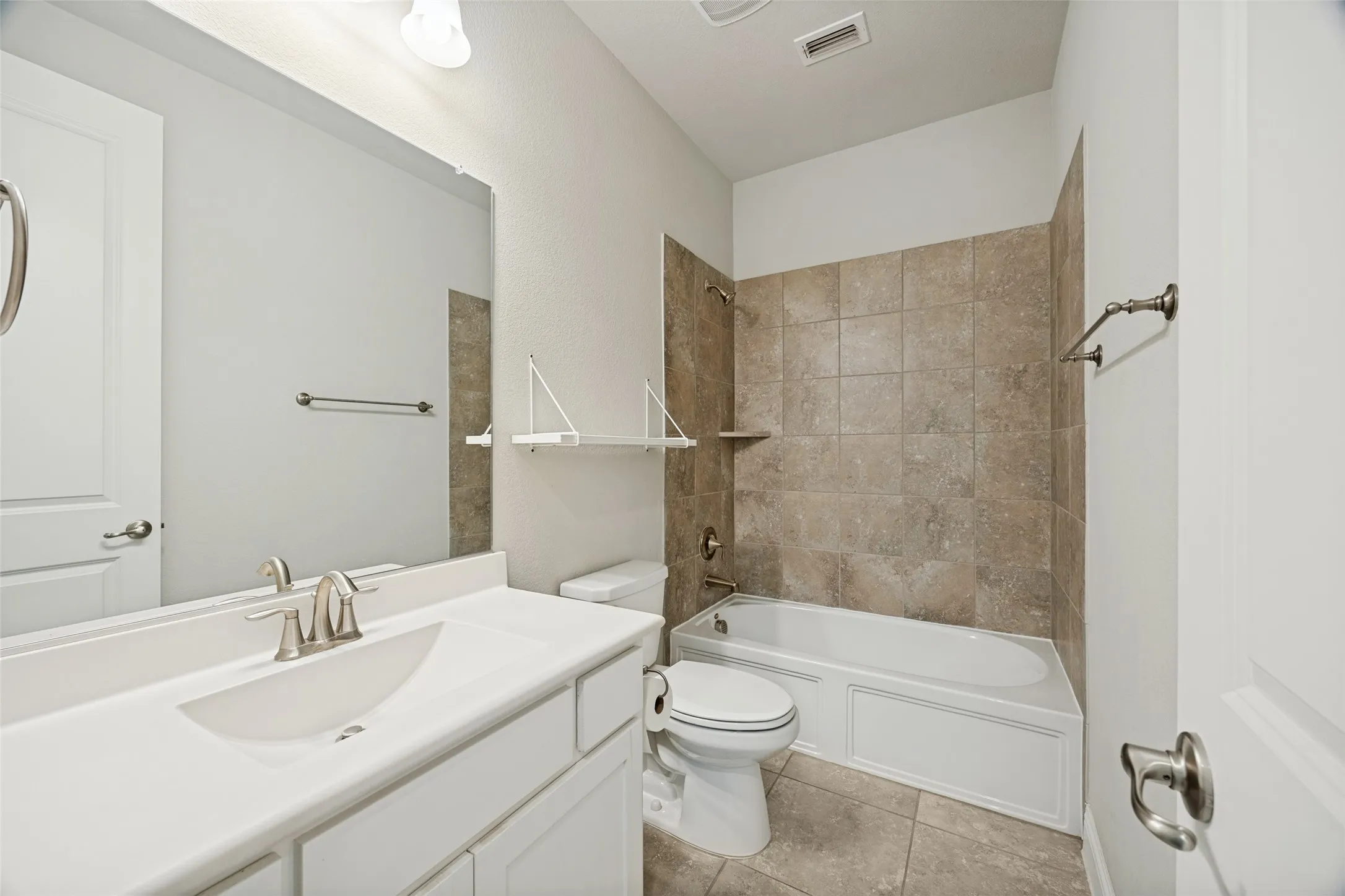 Single Family Residence For Sale in Collin County , 8241 Blumelia Drive, Dallas, Texas 75252, 4 Bedroom, 3 Bathroom, 2 Garage spaces, 2,178 Sqft, built in 2019, mls#21376548, Real Estate Agent in Dallas, Homes For Sale in Collin county, Homes For Sale in Dallas, Realtor in Dallas Texas, Real Estate Brokerage Independent Realty Texas, Luminita Cordes Realtor