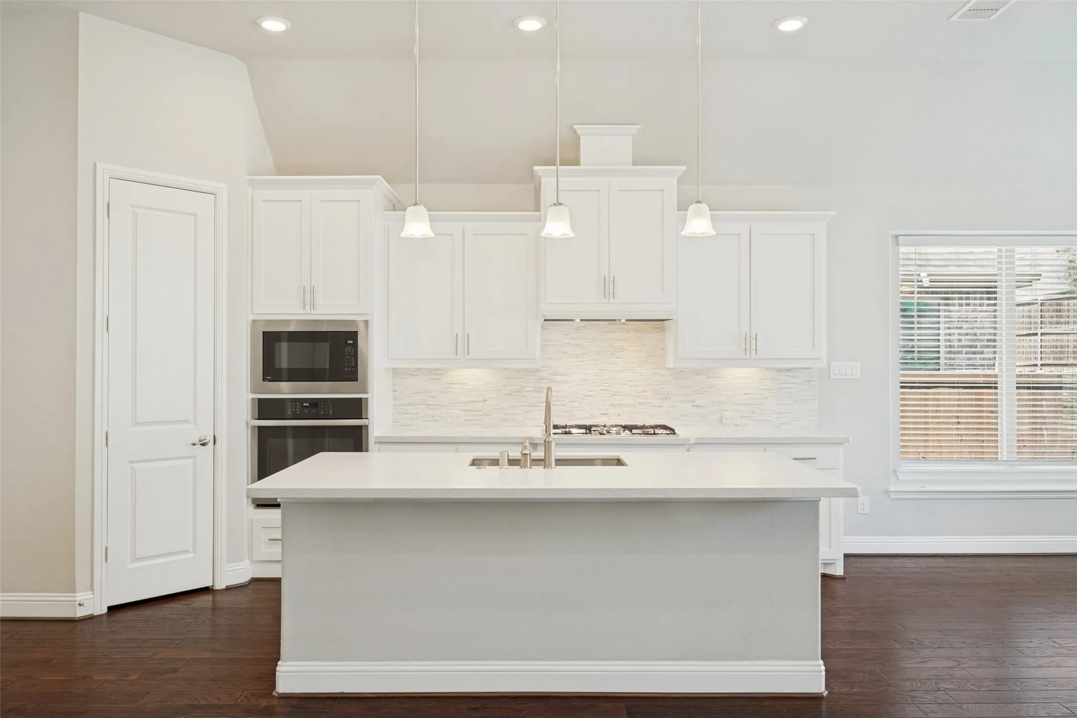 Single Family Residence For Sale in Collin County , 8241 Blumelia Drive, Dallas, Texas 75252, 4 Bedroom, 3 Bathroom, 2 Garage spaces, 2,178 Sqft, built in 2019, mls#21376548, Real Estate Agent in Dallas, Homes For Sale in Collin county, Homes For Sale in Dallas, Realtor in Dallas Texas, Real Estate Brokerage Independent Realty Texas, Luminita Cordes Realtor