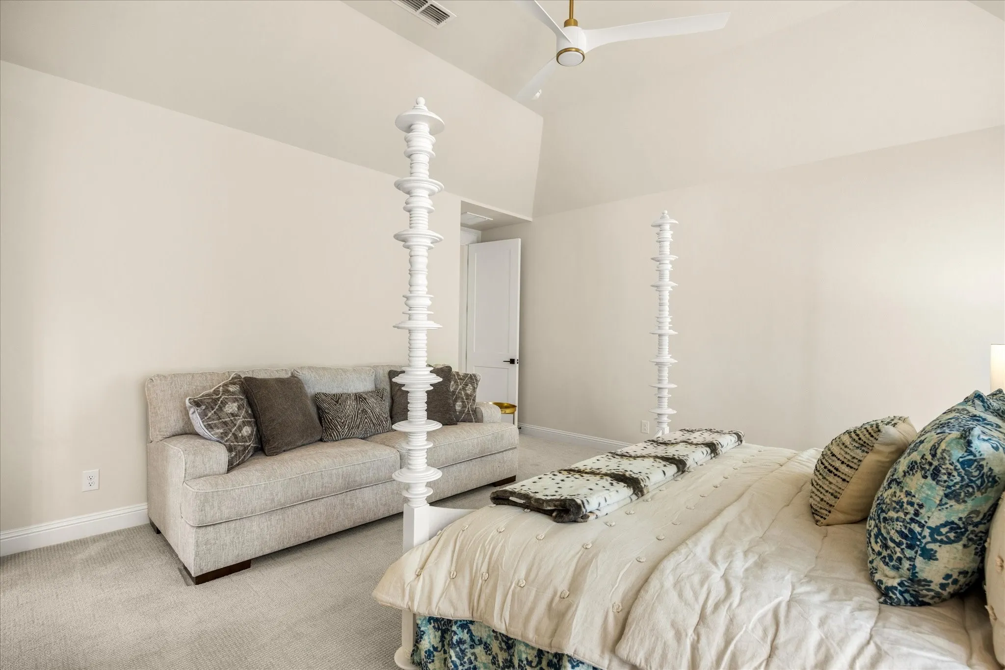 Single Family Residence For Sale in Hood County , 2703 Village Road, Granbury, Texas 76049, 3 Bedroom, 4 Bathroom, 3 Garage spaces, 2,994 Sqft, built in 2022, mls#21379652, Real Estate Agent in Granbury, Homes For Sale in Hood county, Homes For Sale in Granbury, Realtor in Granbury Texas, Real Estate Brokerage Independent Realty Texas, Luminita Cordes Realtor