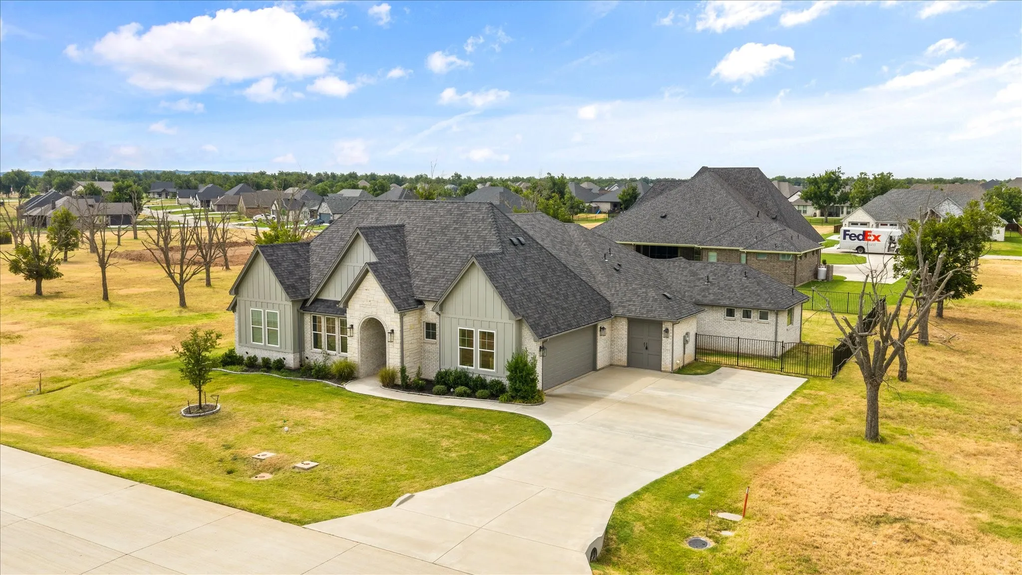 Single Family Residence For Sale in Hood County , 2703 Village Road, Granbury, Texas 76049, 3 Bedroom, 4 Bathroom, 3 Garage spaces, 2,994 Sqft, built in 2022, mls#21379652, Real Estate Agent in Granbury, Homes For Sale in Hood county, Homes For Sale in Granbury, Realtor in Granbury Texas, Real Estate Brokerage Independent Realty Texas, Luminita Cordes Realtor