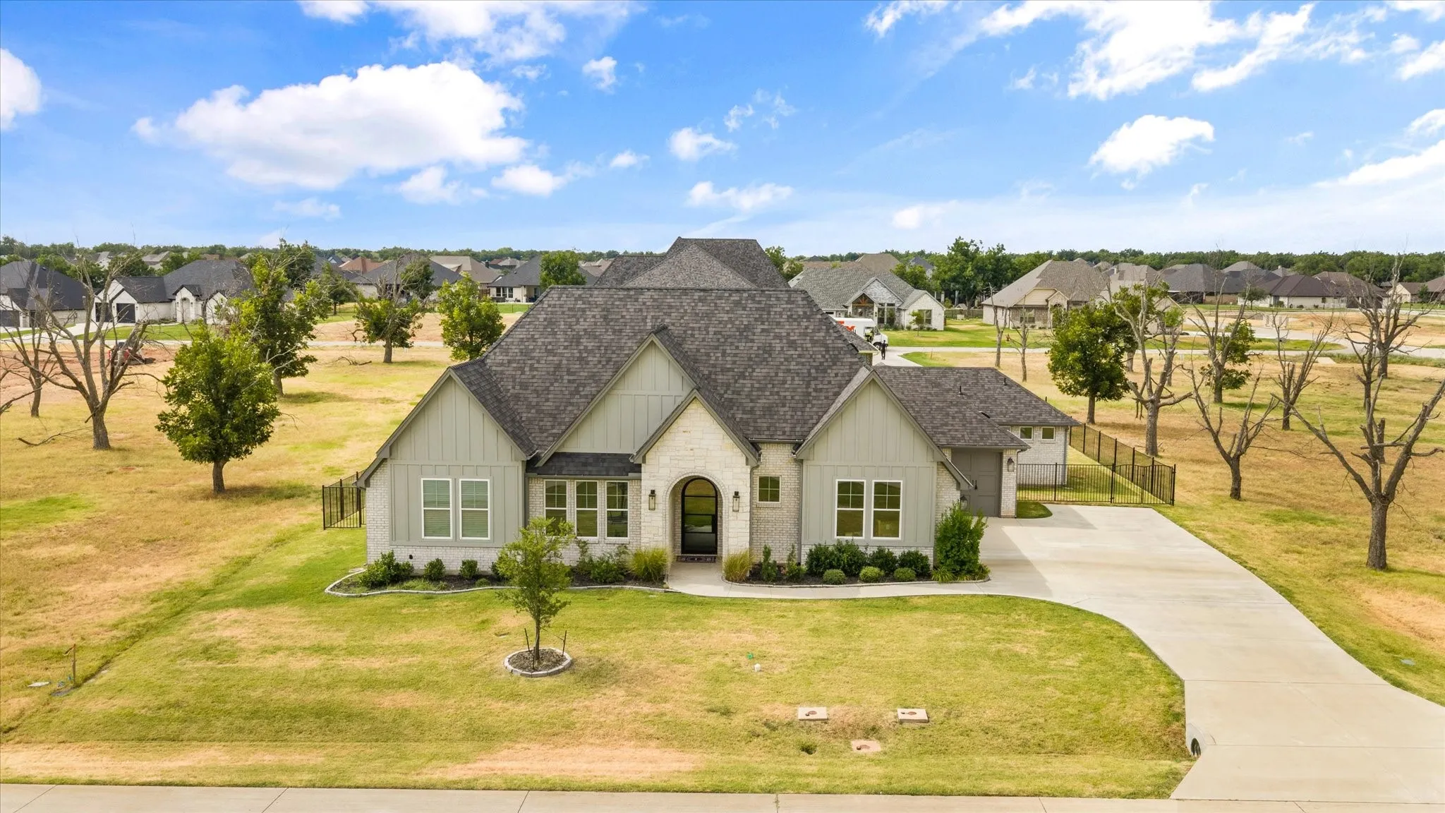 Single Family Residence For Sale in Hood County , 2703 Village Road, Granbury, Texas 76049, 3 Bedroom, 4 Bathroom, 3 Garage spaces, 2,994 Sqft, built in 2022, mls#21379652, Real Estate Agent in Granbury, Homes For Sale in Hood county, Homes For Sale in Granbury, Realtor in Granbury Texas, Real Estate Brokerage Independent Realty Texas, Luminita Cordes Realtor