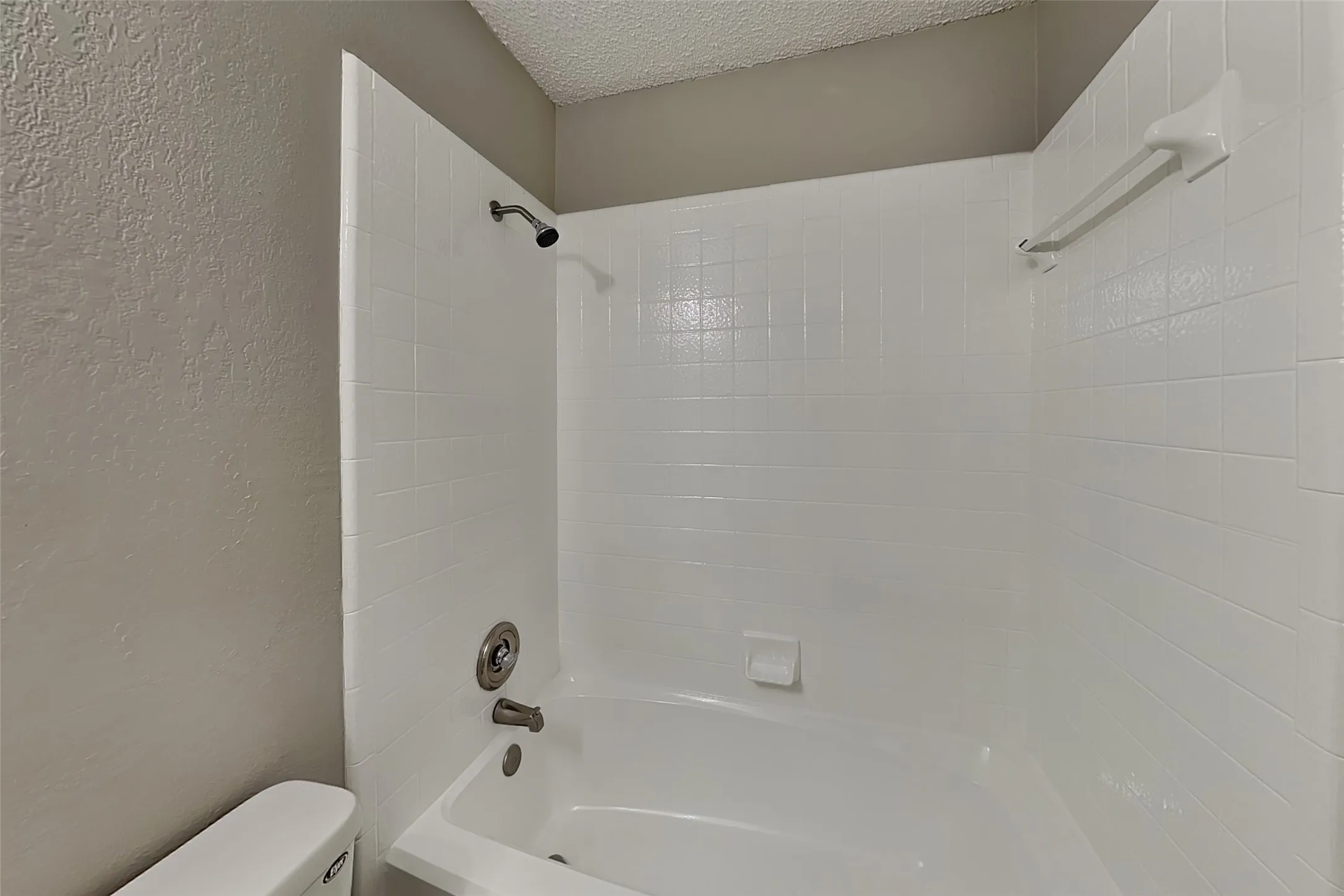 Single Family Residence For Rent in Tarrant County , 4636 Feathercrest Drive, Fort Worth, Texas 76137, 3 Bedroom, 2 Bathroom, 2 Garage spaces, 1,427 Sqft, built in 1991, mls#21379657, Real Estate Agent in Fort Worth, Homes For Rent in Tarrant county, Homes For Rent in Fort Worth, Realtor in Fort Worth Texas, Real Estate Brokerage Independent Realty Texas, Luminita Cordes Realtor