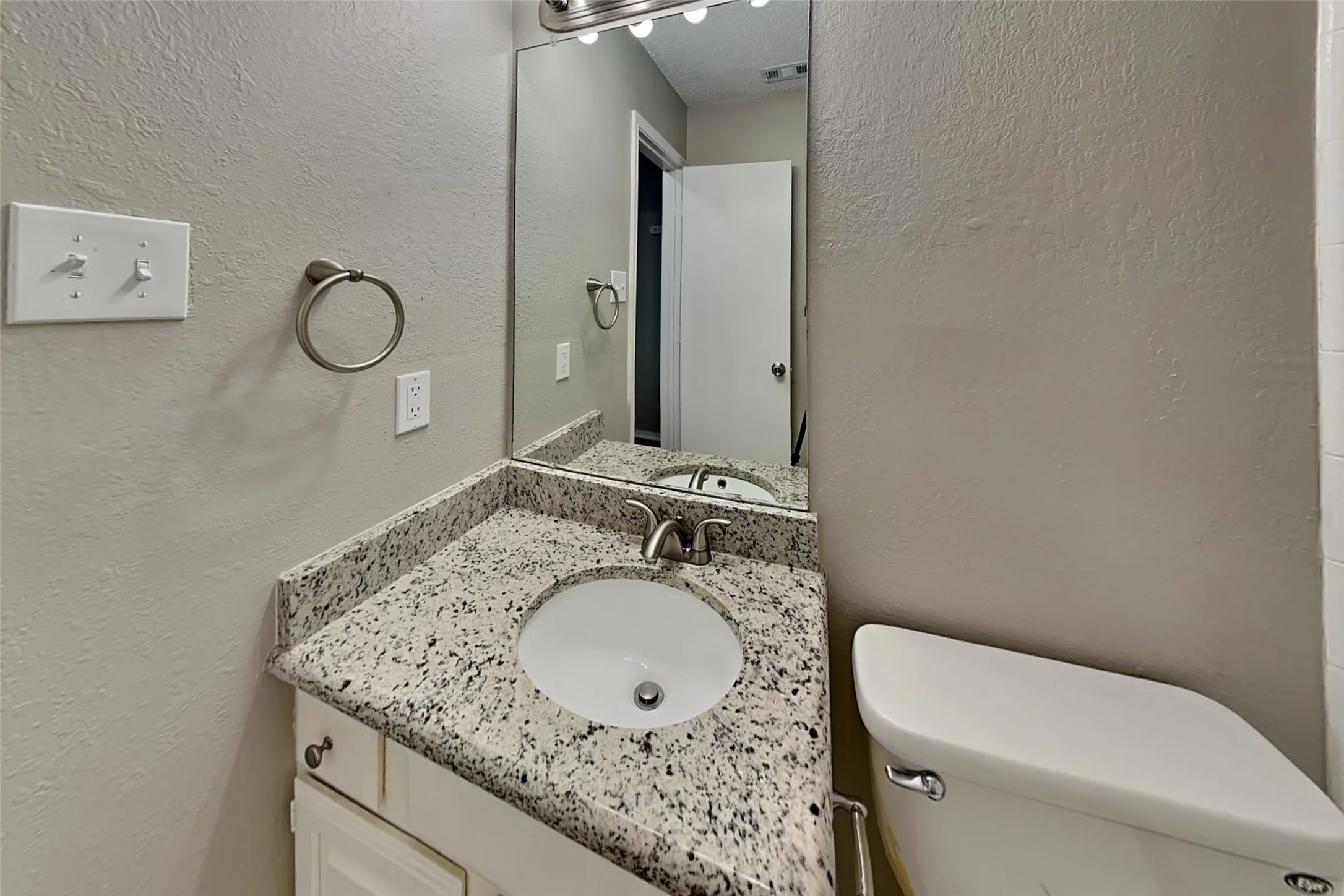 Single Family Residence For Rent in Tarrant County , 4636 Feathercrest Drive, Fort Worth, Texas 76137, 3 Bedroom, 2 Bathroom, 2 Garage spaces, 1,427 Sqft, built in 1991, mls#21379657, Real Estate Agent in Fort Worth, Homes For Rent in Tarrant county, Homes For Rent in Fort Worth, Realtor in Fort Worth Texas, Real Estate Brokerage Independent Realty Texas, Luminita Cordes Realtor