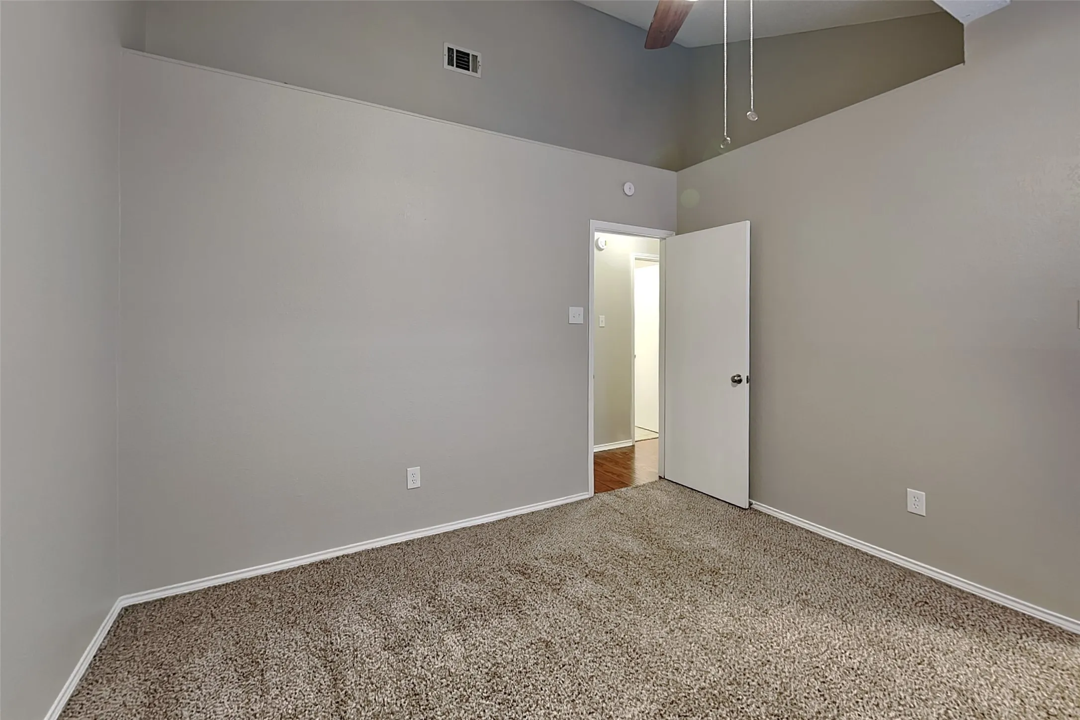 Single Family Residence For Rent in Tarrant County , 4636 Feathercrest Drive, Fort Worth, Texas 76137, 3 Bedroom, 2 Bathroom, 2 Garage spaces, 1,427 Sqft, built in 1991, mls#21379657, Real Estate Agent in Fort Worth, Homes For Rent in Tarrant county, Homes For Rent in Fort Worth, Realtor in Fort Worth Texas, Real Estate Brokerage Independent Realty Texas, Luminita Cordes Realtor