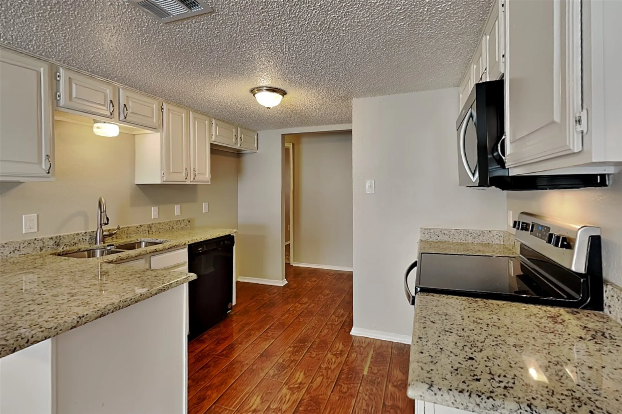 Single Family Residence For Rent in Tarrant County , 4636 Feathercrest Drive, Fort Worth, Texas 76137, 3 Bedroom, 2 Bathroom, 2 Garage spaces, 1,427 Sqft, built in 1991, mls#21379657, Real Estate Agent in Fort Worth, Homes For Rent in Tarrant county, Homes For Rent in Fort Worth, Realtor in Fort Worth Texas, Real Estate Brokerage Independent Realty Texas, Luminita Cordes Realtor