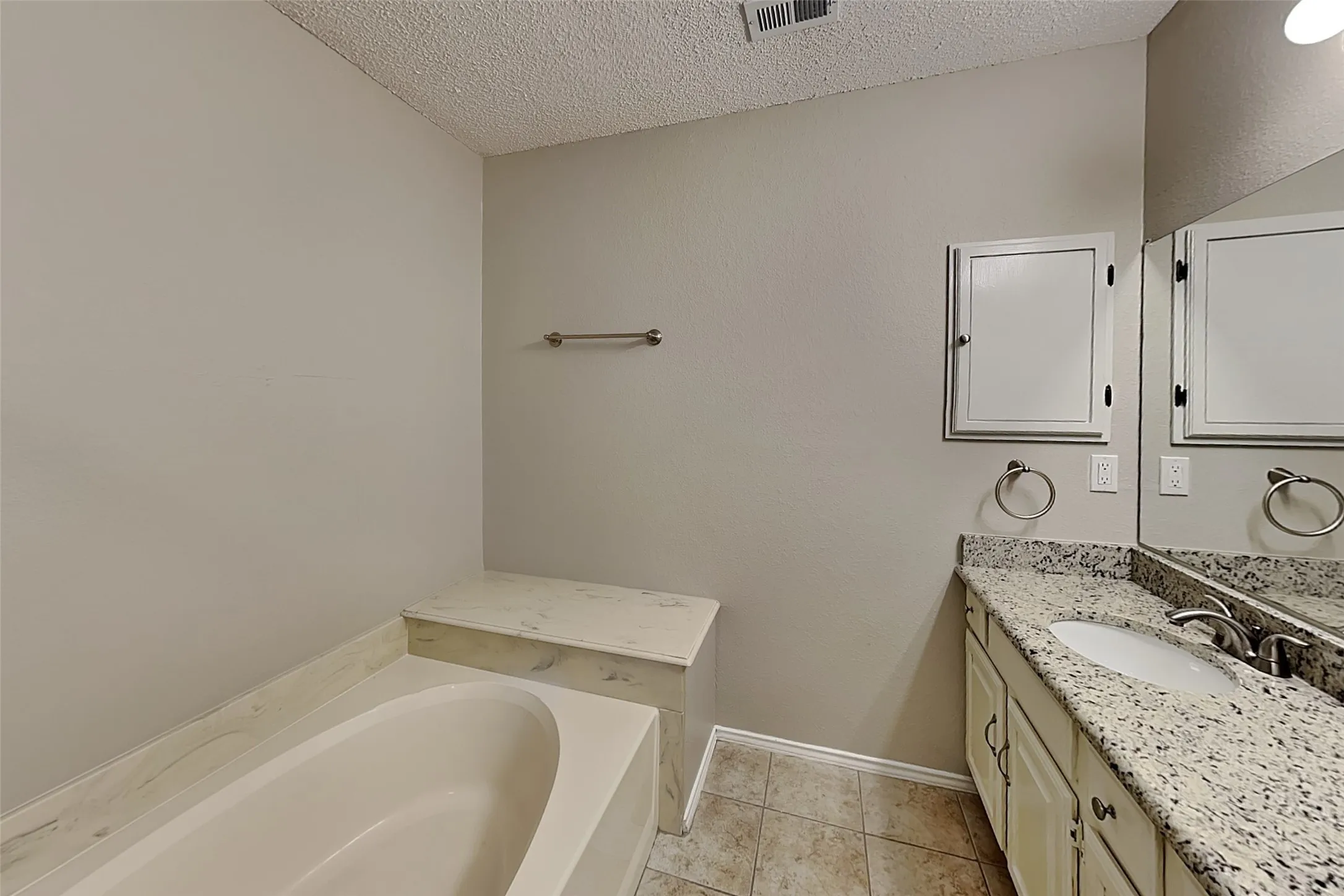 Single Family Residence For Rent in Tarrant County , 4636 Feathercrest Drive, Fort Worth, Texas 76137, 3 Bedroom, 2 Bathroom, 2 Garage spaces, 1,427 Sqft, built in 1991, mls#21379657, Real Estate Agent in Fort Worth, Homes For Rent in Tarrant county, Homes For Rent in Fort Worth, Realtor in Fort Worth Texas, Real Estate Brokerage Independent Realty Texas, Luminita Cordes Realtor
