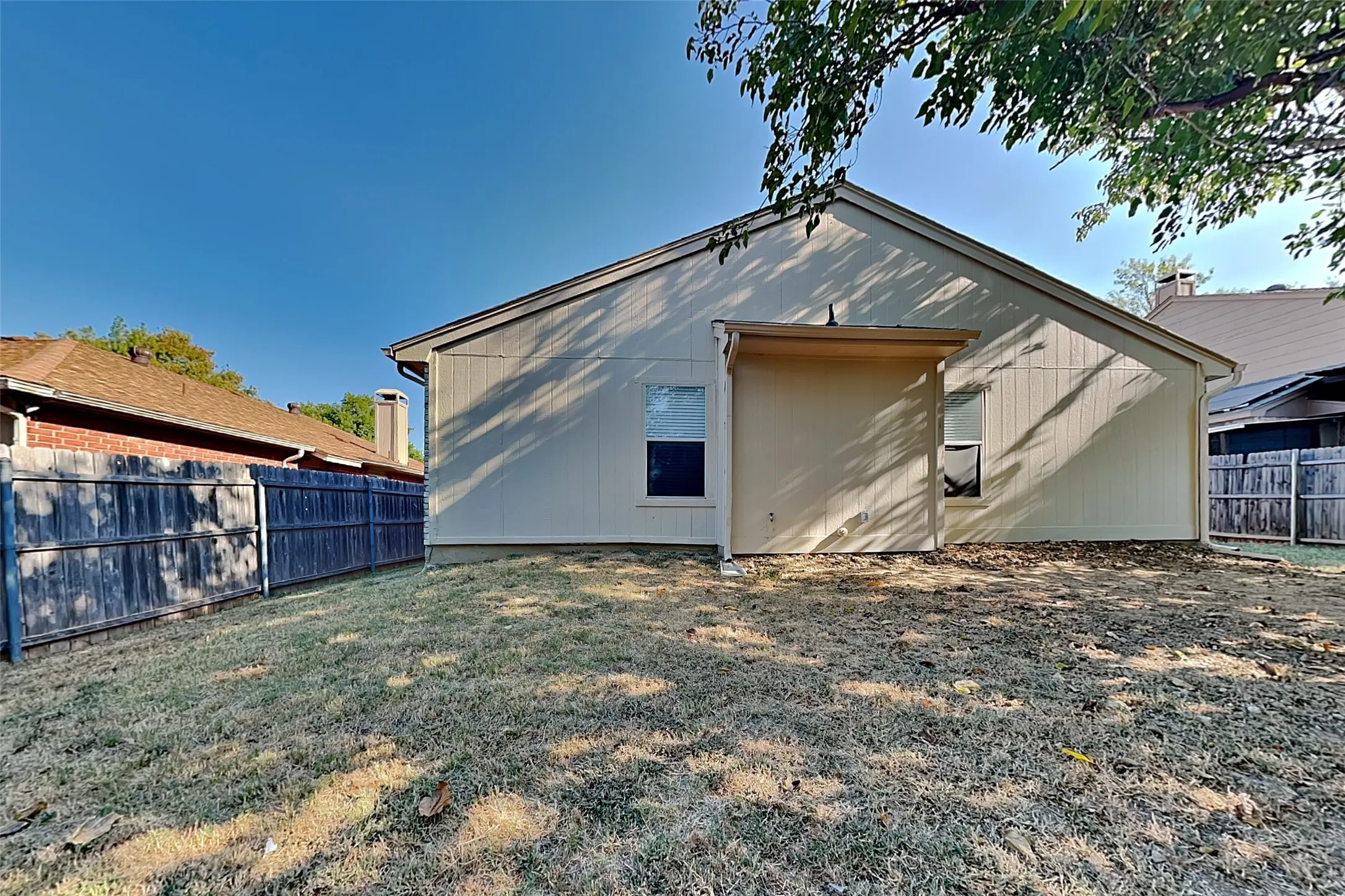 Single Family Residence For Rent in Tarrant County , 4636 Feathercrest Drive, Fort Worth, Texas 76137, 3 Bedroom, 2 Bathroom, 2 Garage spaces, 1,427 Sqft, built in 1991, mls#21379657, Real Estate Agent in Fort Worth, Homes For Rent in Tarrant county, Homes For Rent in Fort Worth, Realtor in Fort Worth Texas, Real Estate Brokerage Independent Realty Texas, Luminita Cordes Realtor