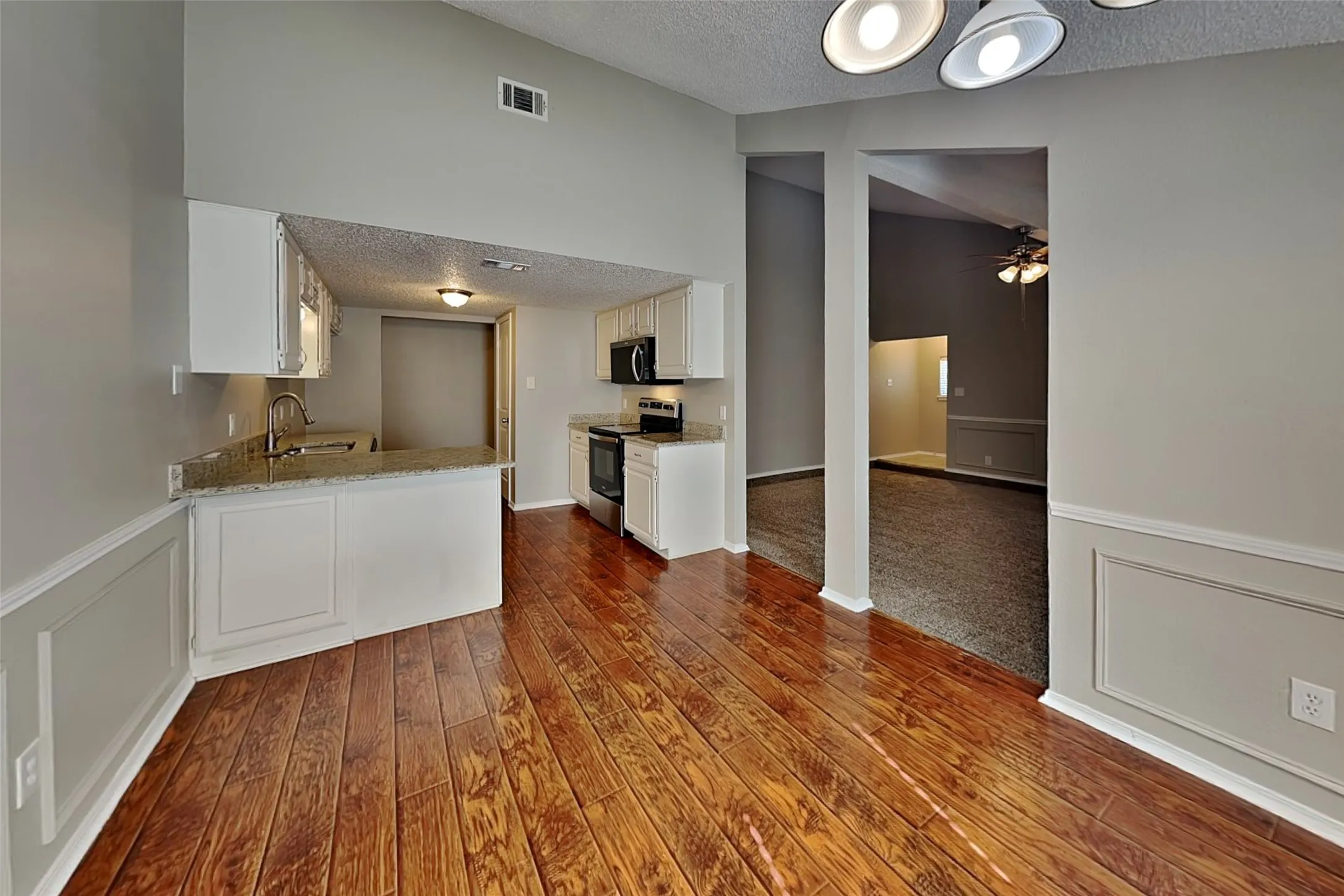 Single Family Residence For Rent in Tarrant County , 4636 Feathercrest Drive, Fort Worth, Texas 76137, 3 Bedroom, 2 Bathroom, 2 Garage spaces, 1,427 Sqft, built in 1991, mls#21379657, Real Estate Agent in Fort Worth, Homes For Rent in Tarrant county, Homes For Rent in Fort Worth, Realtor in Fort Worth Texas, Real Estate Brokerage Independent Realty Texas, Luminita Cordes Realtor