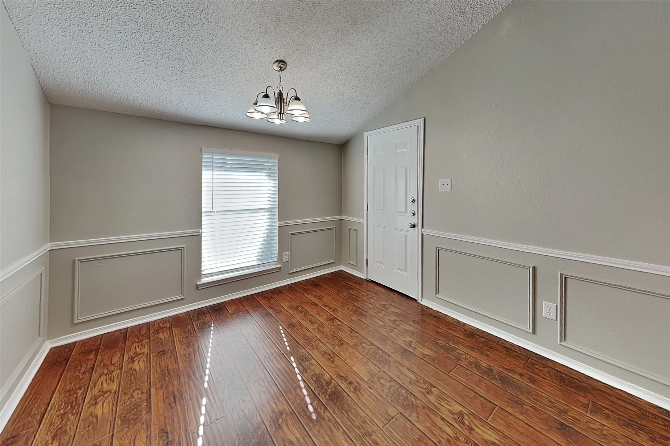 Single Family Residence For Rent in Tarrant County , 4636 Feathercrest Drive, Fort Worth, Texas 76137, 3 Bedroom, 2 Bathroom, 2 Garage spaces, 1,427 Sqft, built in 1991, mls#21379657, Real Estate Agent in Fort Worth, Homes For Rent in Tarrant county, Homes For Rent in Fort Worth, Realtor in Fort Worth Texas, Real Estate Brokerage Independent Realty Texas, Luminita Cordes Realtor