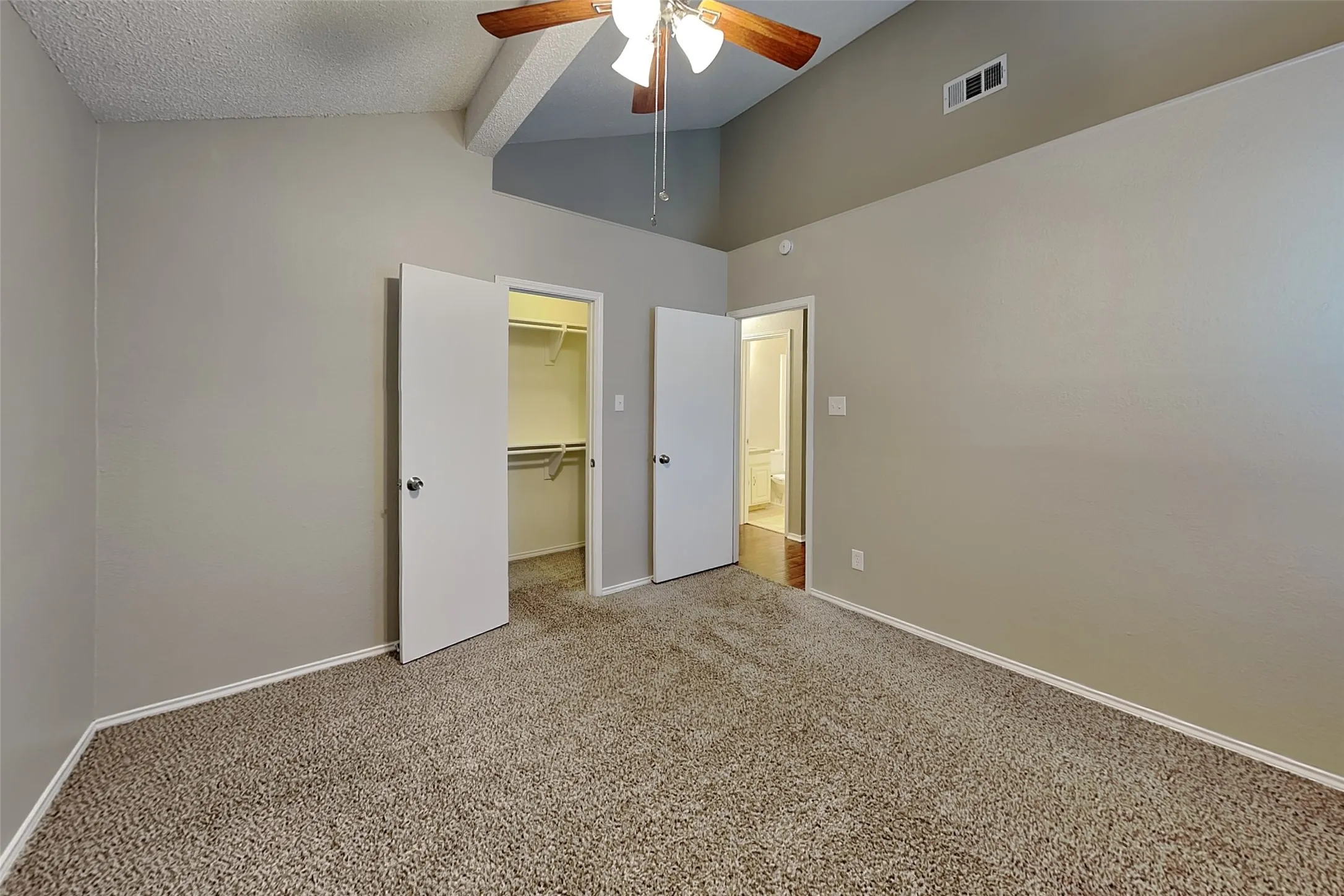 Single Family Residence For Rent in Tarrant County , 4636 Feathercrest Drive, Fort Worth, Texas 76137, 3 Bedroom, 2 Bathroom, 2 Garage spaces, 1,427 Sqft, built in 1991, mls#21379657, Real Estate Agent in Fort Worth, Homes For Rent in Tarrant county, Homes For Rent in Fort Worth, Realtor in Fort Worth Texas, Real Estate Brokerage Independent Realty Texas, Luminita Cordes Realtor