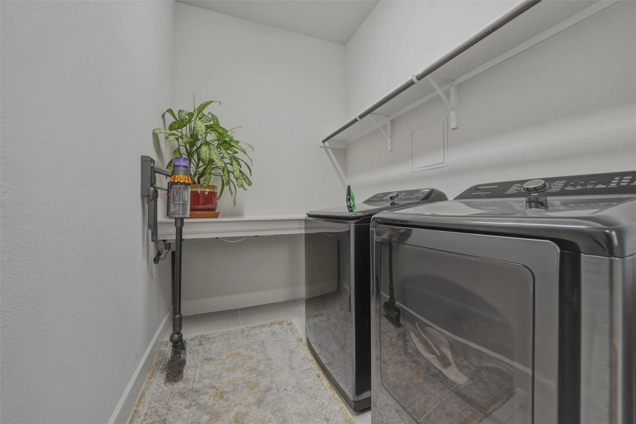 Single Family Residence For Sale in Tarrant County , 8849 Redding Street, North Richland Hills, Texas 76180, 3 Bedroom, 3 Bathroom, 2 Garage spaces, 2,556 Sqft, built in 2022, mls#21379614, Real Estate Agent in North Richland Hills, Homes For Sale in Tarrant county, Homes For Sale in North Richland Hills, Realtor in North Richland Hills Texas, Real Estate Brokerage Independent Realty Texas, Luminita Cordes Realtor