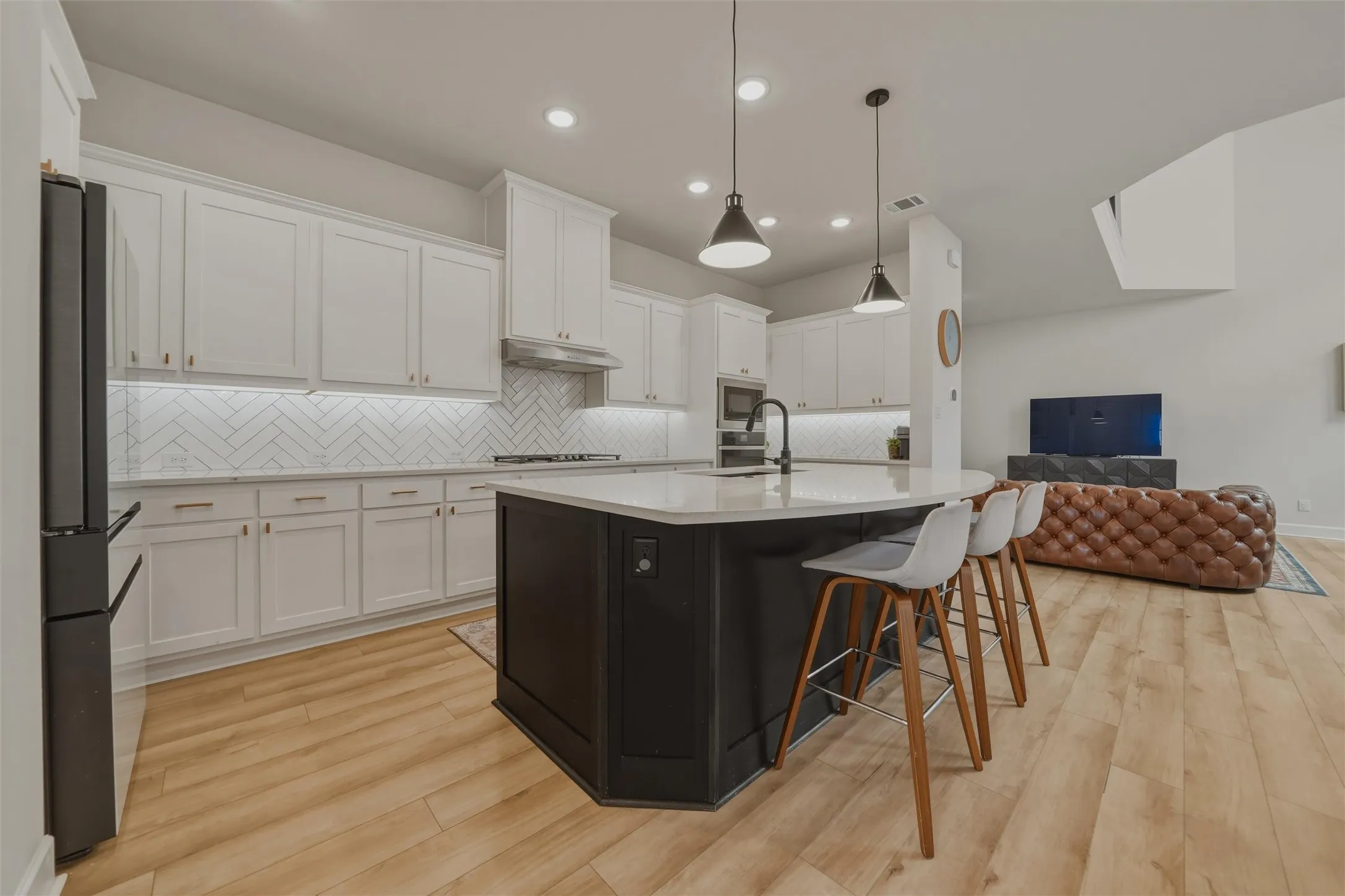 Single Family Residence For Sale in Tarrant County , 8849 Redding Street, North Richland Hills, Texas 76180, 3 Bedroom, 3 Bathroom, 2 Garage spaces, 2,556 Sqft, built in 2022, mls#21379614, Real Estate Agent in North Richland Hills, Homes For Sale in Tarrant county, Homes For Sale in North Richland Hills, Realtor in North Richland Hills Texas, Real Estate Brokerage Independent Realty Texas, Luminita Cordes Realtor