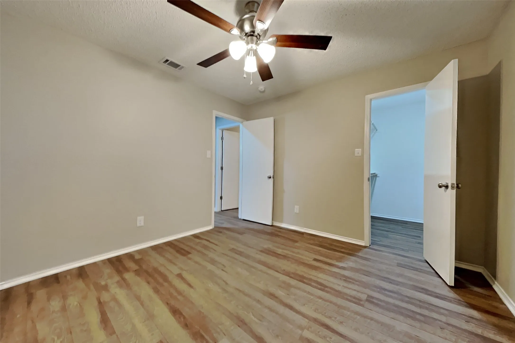 Single Family Residence For Rent in Tarrant County , 6006 Lavaca Drive, Arlington, Texas 76018, 3 Bedroom, 2 Bathroom, 2 Garage spaces, 1,428 Sqft, built in 1993, mls#21379664, Real Estate Agent in Arlington, Homes For Rent in Tarrant county, Homes For Rent in Arlington, Realtor in Arlington Texas, Real Estate Brokerage Independent Realty Texas, Luminita Cordes Realtor