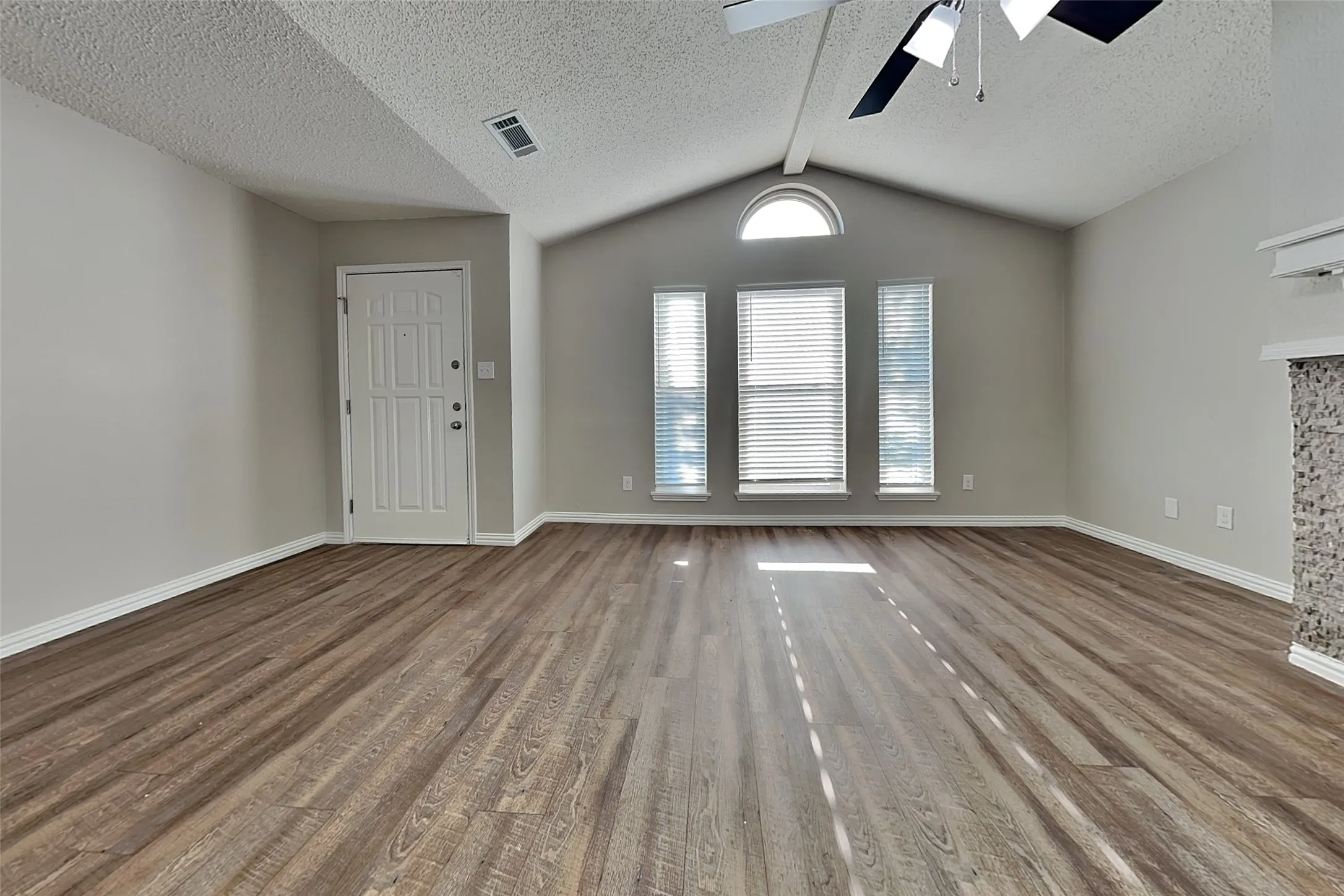 Single Family Residence For Rent in Tarrant County , 6006 Lavaca Drive, Arlington, Texas 76018, 3 Bedroom, 2 Bathroom, 2 Garage spaces, 1,428 Sqft, built in 1993, mls#21379664, Real Estate Agent in Arlington, Homes For Rent in Tarrant county, Homes For Rent in Arlington, Realtor in Arlington Texas, Real Estate Brokerage Independent Realty Texas, Luminita Cordes Realtor