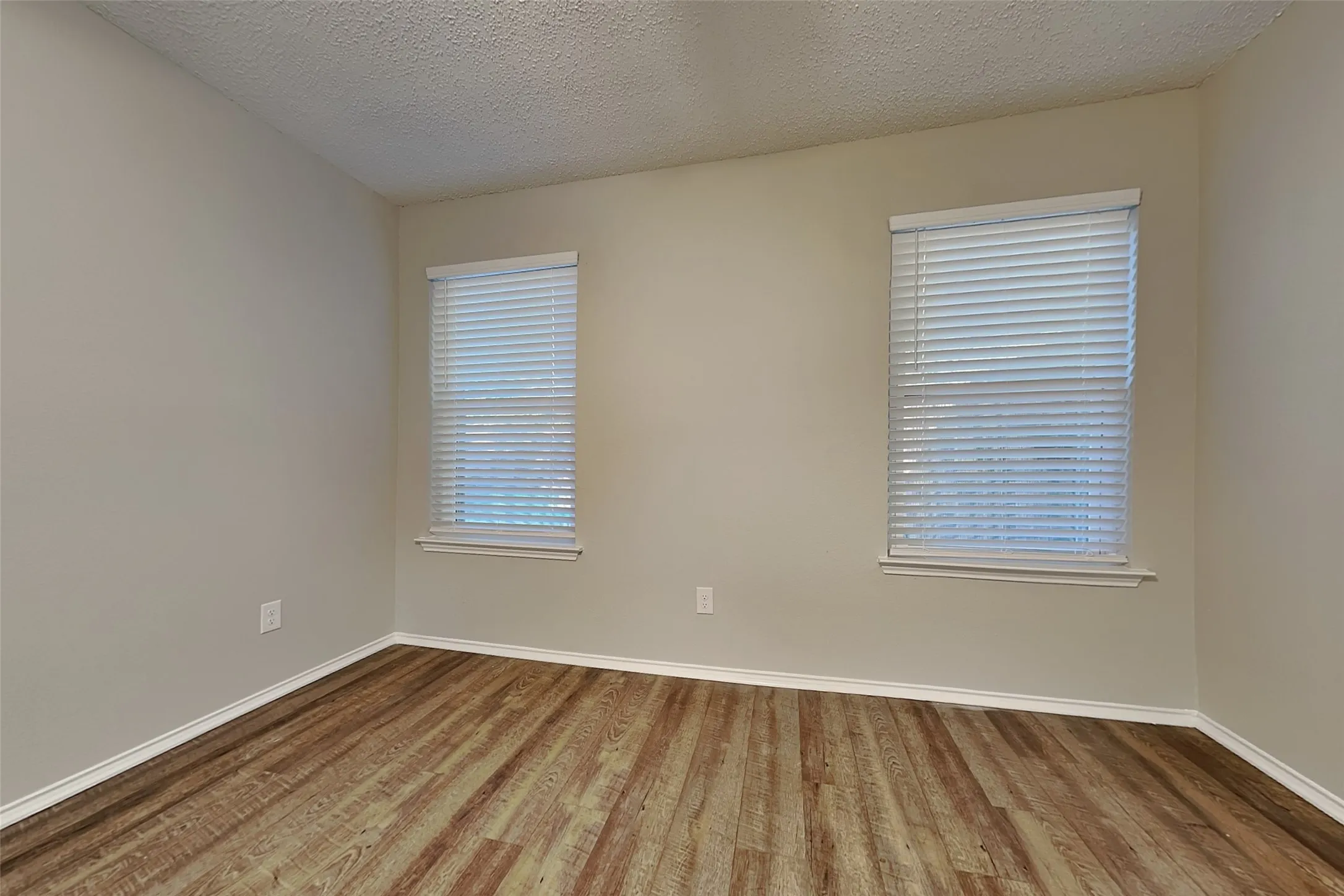 Single Family Residence For Rent in Tarrant County , 6006 Lavaca Drive, Arlington, Texas 76018, 3 Bedroom, 2 Bathroom, 2 Garage spaces, 1,428 Sqft, built in 1993, mls#21379664, Real Estate Agent in Arlington, Homes For Rent in Tarrant county, Homes For Rent in Arlington, Realtor in Arlington Texas, Real Estate Brokerage Independent Realty Texas, Luminita Cordes Realtor