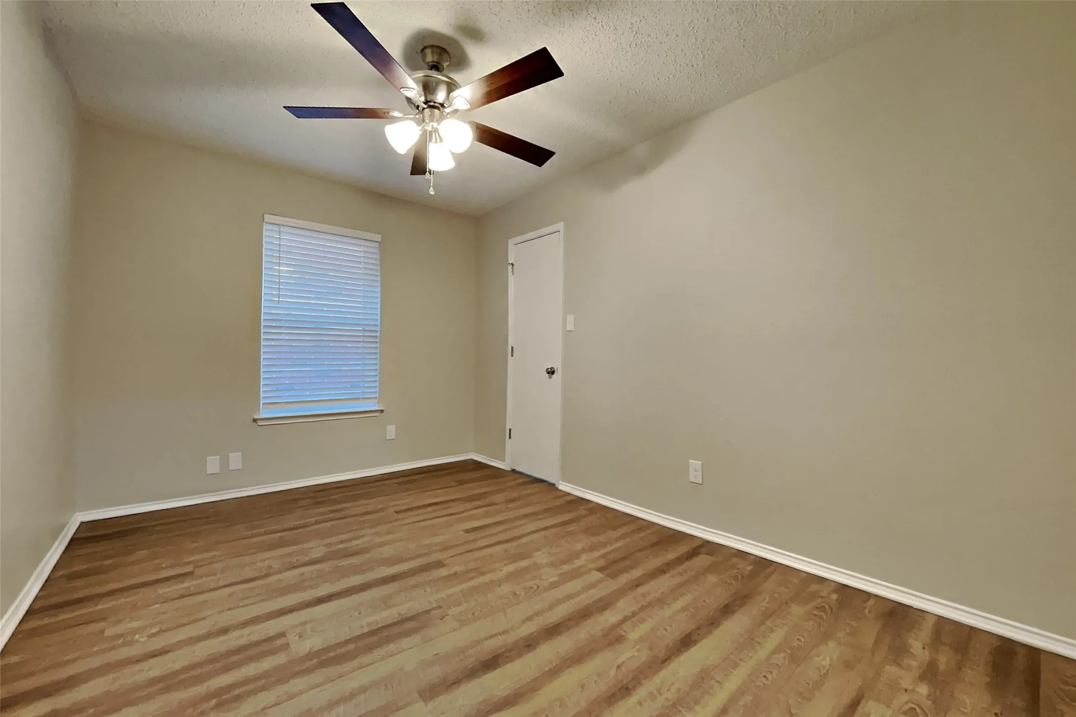 Single Family Residence For Rent in Tarrant County , 6006 Lavaca Drive, Arlington, Texas 76018, 3 Bedroom, 2 Bathroom, 2 Garage spaces, 1,428 Sqft, built in 1993, mls#21379664, Real Estate Agent in Arlington, Homes For Rent in Tarrant county, Homes For Rent in Arlington, Realtor in Arlington Texas, Real Estate Brokerage Independent Realty Texas, Luminita Cordes Realtor