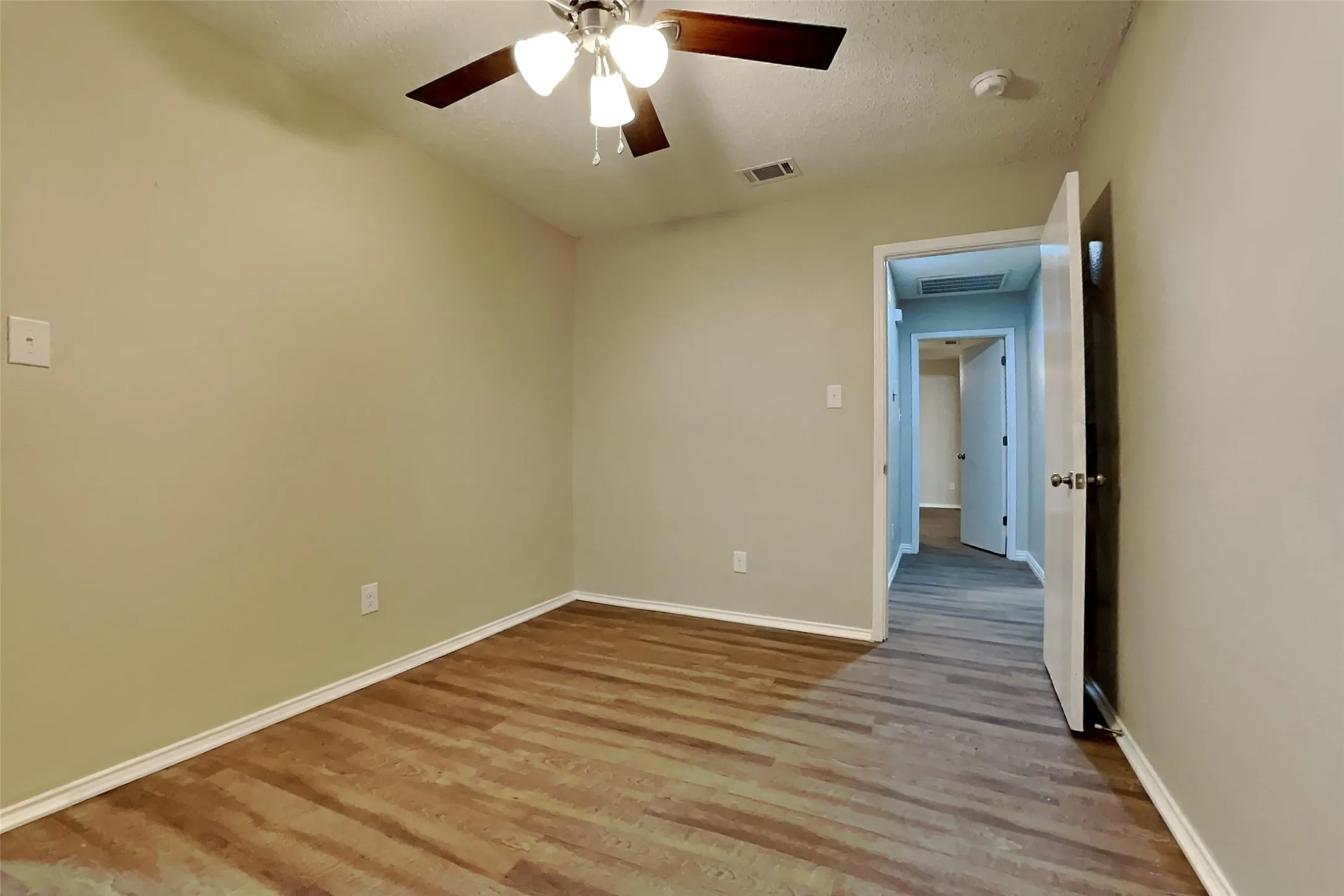 Single Family Residence For Rent in Tarrant County , 6006 Lavaca Drive, Arlington, Texas 76018, 3 Bedroom, 2 Bathroom, 2 Garage spaces, 1,428 Sqft, built in 1993, mls#21379664, Real Estate Agent in Arlington, Homes For Rent in Tarrant county, Homes For Rent in Arlington, Realtor in Arlington Texas, Real Estate Brokerage Independent Realty Texas, Luminita Cordes Realtor