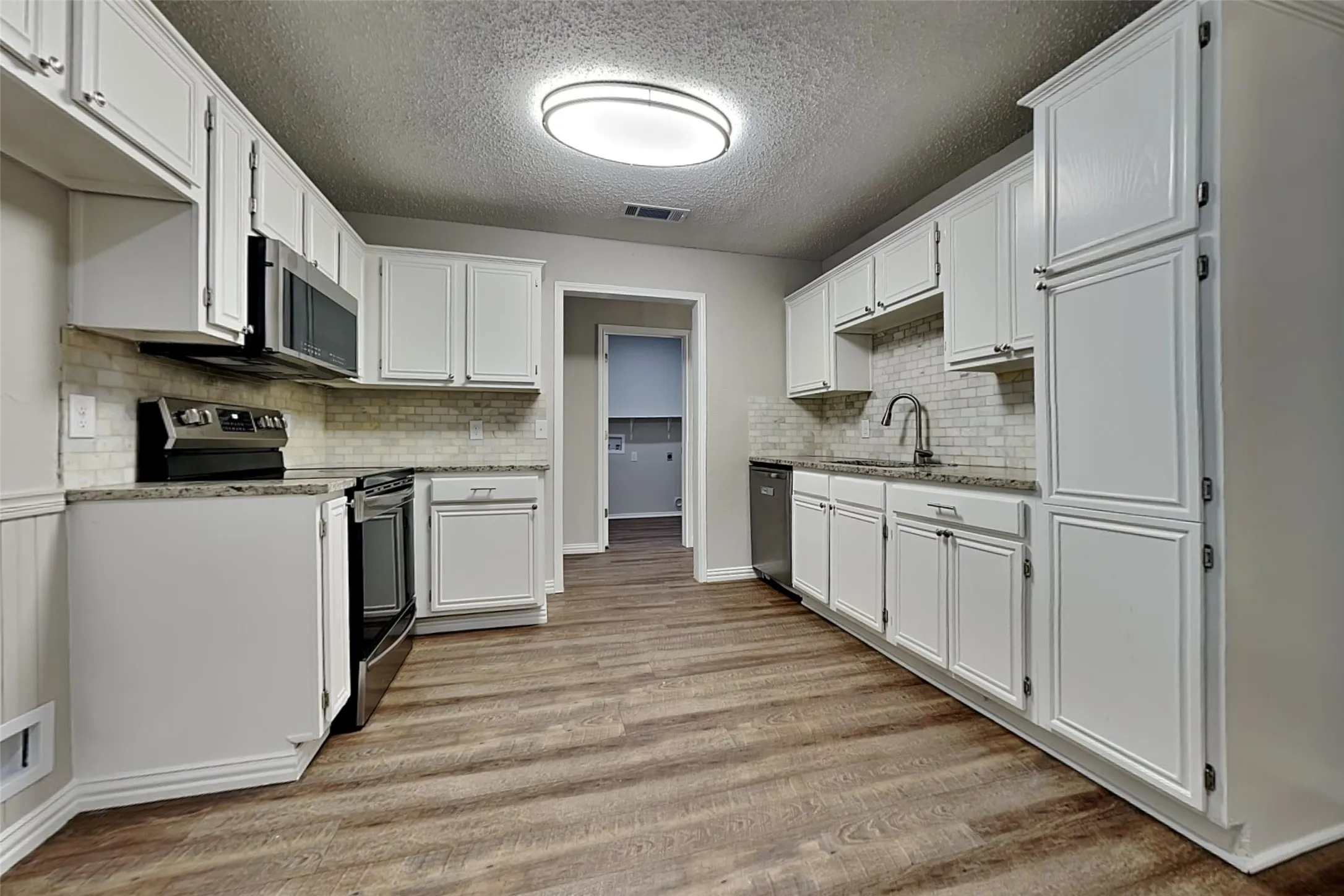 Single Family Residence For Rent in Tarrant County , 6006 Lavaca Drive, Arlington, Texas 76018, 3 Bedroom, 2 Bathroom, 2 Garage spaces, 1,428 Sqft, built in 1993, mls#21379664, Real Estate Agent in Arlington, Homes For Rent in Tarrant county, Homes For Rent in Arlington, Realtor in Arlington Texas, Real Estate Brokerage Independent Realty Texas, Luminita Cordes Realtor
