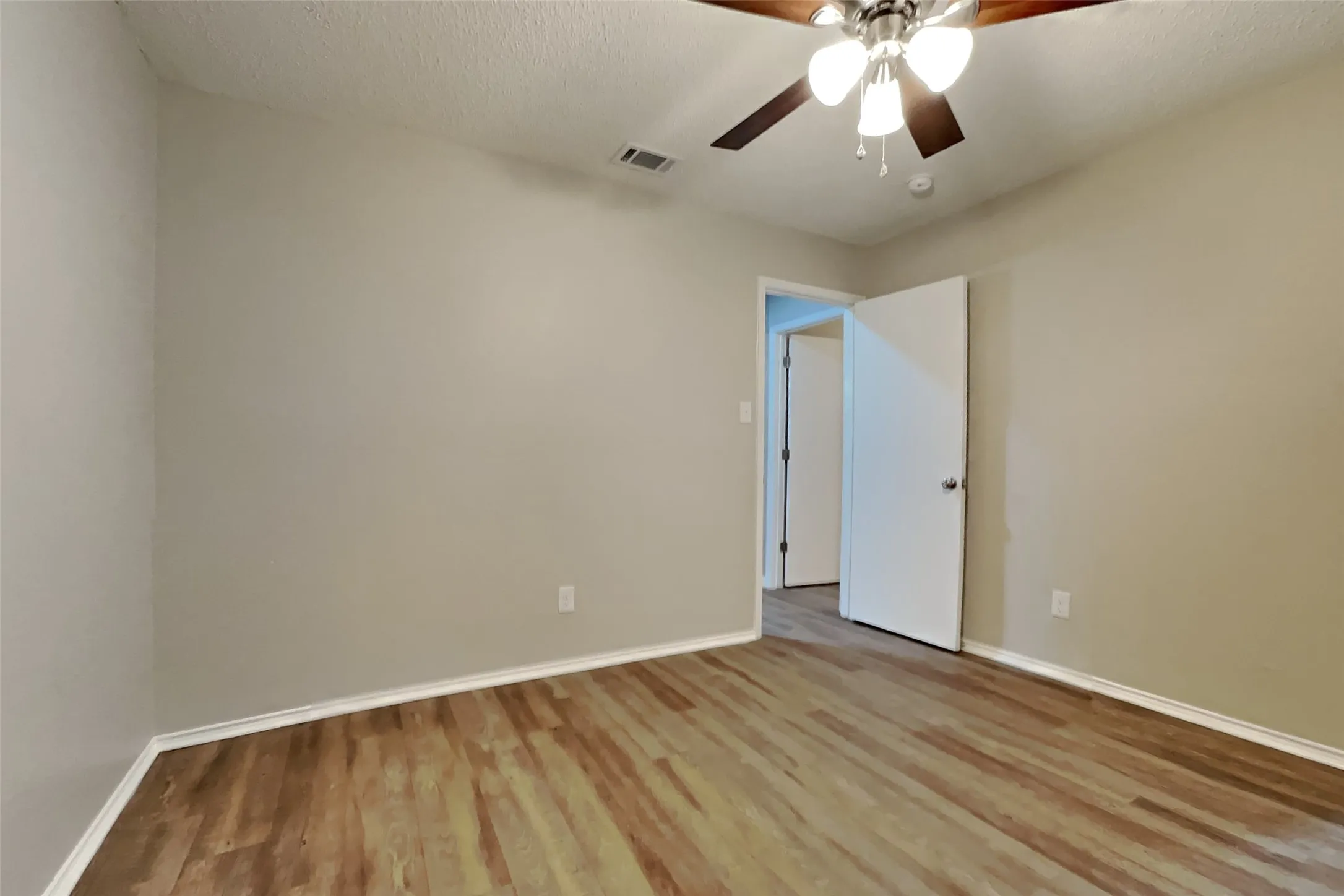 Single Family Residence For Rent in Tarrant County , 6006 Lavaca Drive, Arlington, Texas 76018, 3 Bedroom, 2 Bathroom, 2 Garage spaces, 1,428 Sqft, built in 1993, mls#21379664, Real Estate Agent in Arlington, Homes For Rent in Tarrant county, Homes For Rent in Arlington, Realtor in Arlington Texas, Real Estate Brokerage Independent Realty Texas, Luminita Cordes Realtor